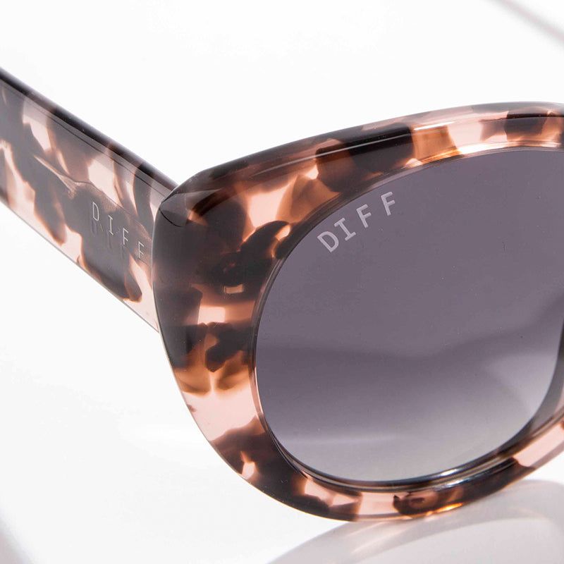 LUNA - HONEY TORTOISE + BLUE FLASH GRADIENT + POLARIZED sold by Diff Eyewear product image thumbnail 14