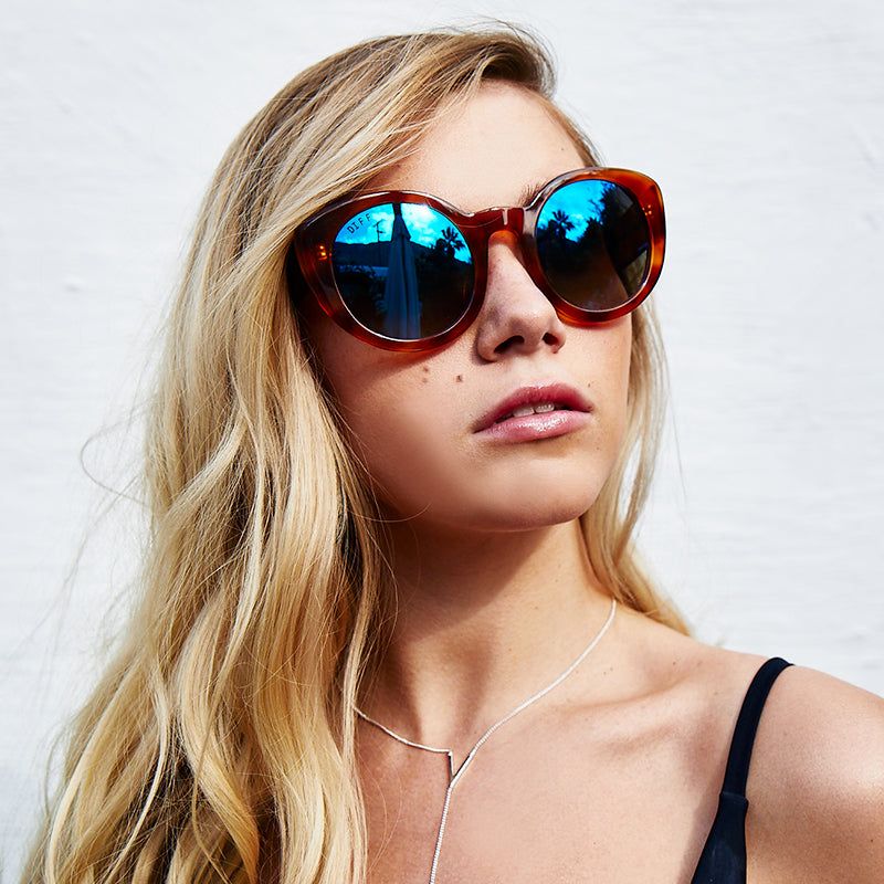 LUNA - HONEY TORTOISE + BLUE FLASH GRADIENT + POLARIZED sold by Diff Eyewear product image thumbnail 5