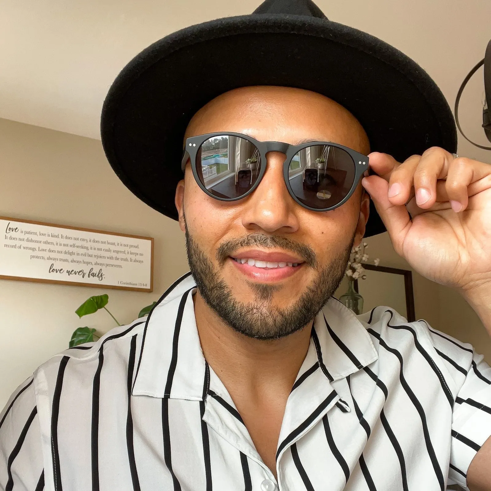 CODY - MATTE BLACK + BLUE GRADIENT FLASH + POLARIZED SUNGLASSES sold by Diff Eyewear product image thumbnail 5