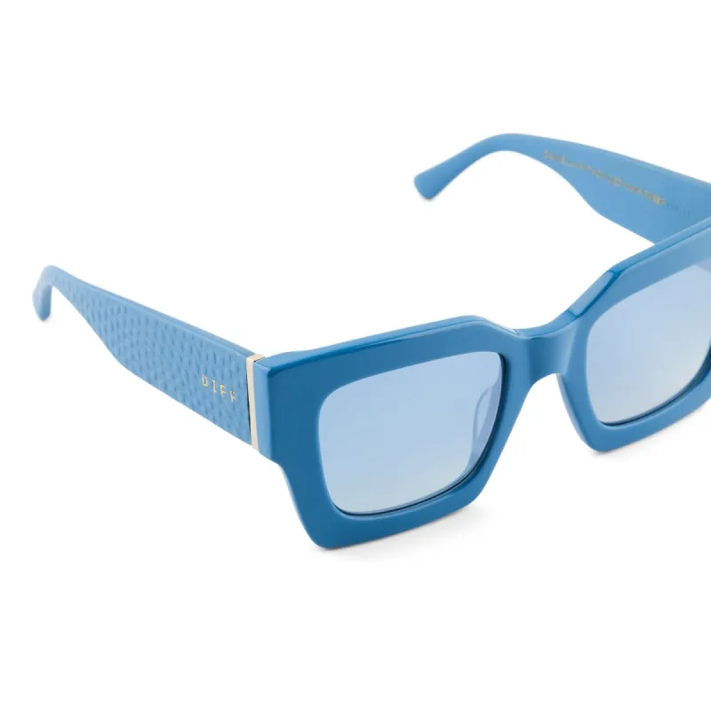 DANIELLA PYTHON - PALISADES BLUE + BLUE GRADIENT FLASH POLARIZED SUNGLASSES made by Diff Eyewear
