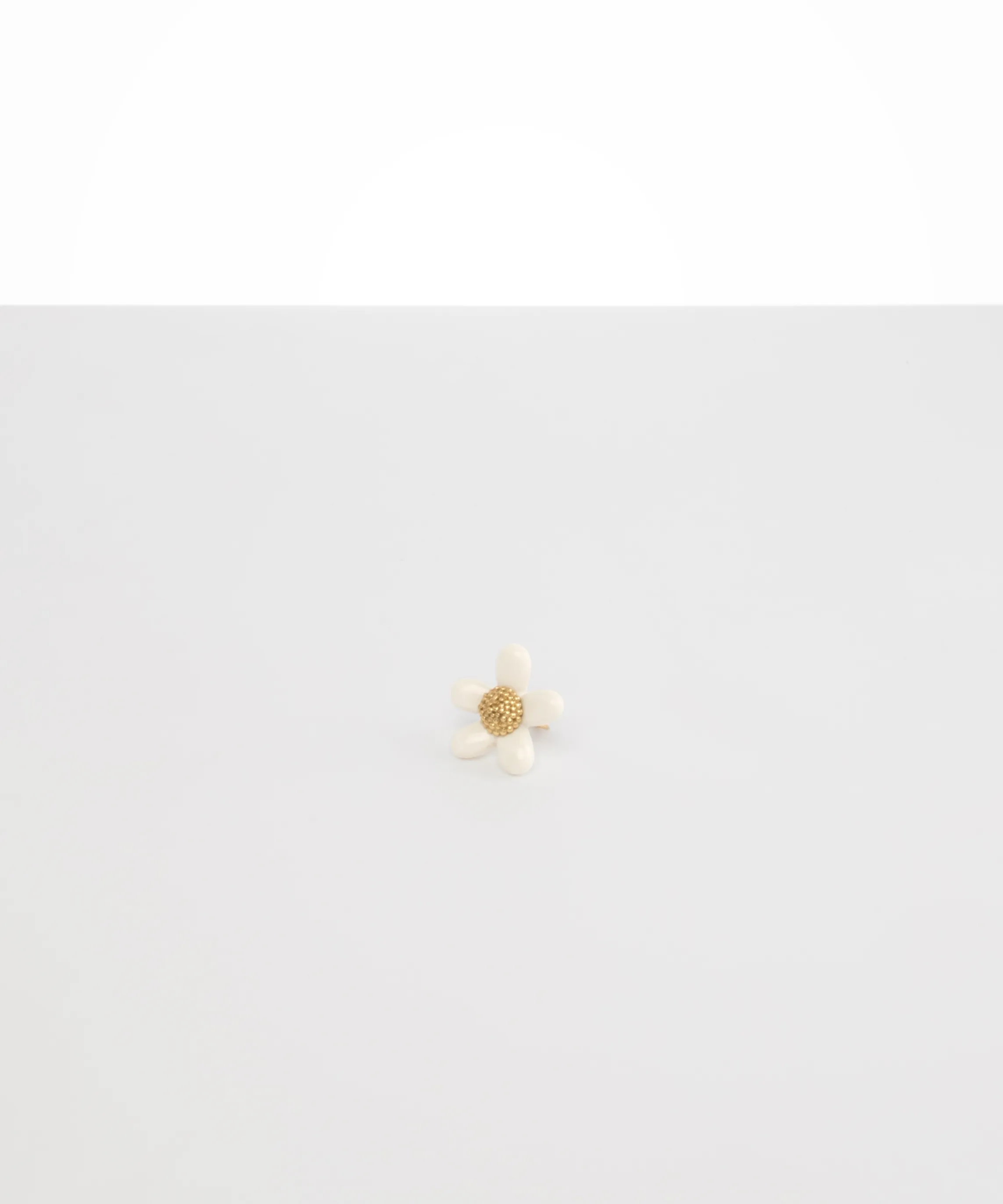 Large Paradise Daisy Ring sold by Dinosaur Designs product image thumbnail 3