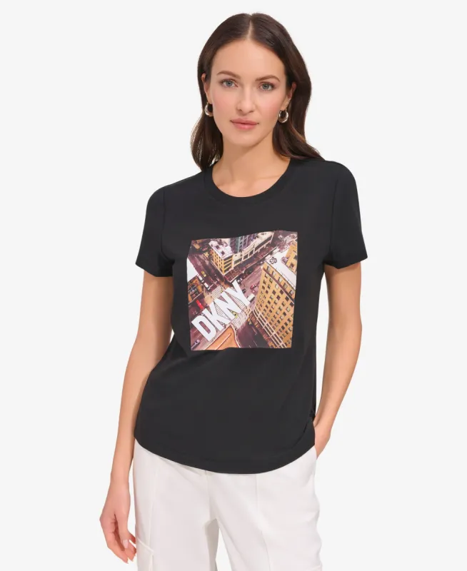 SOHO LOGO GRAPHIC T-SHIRT made by DKNY