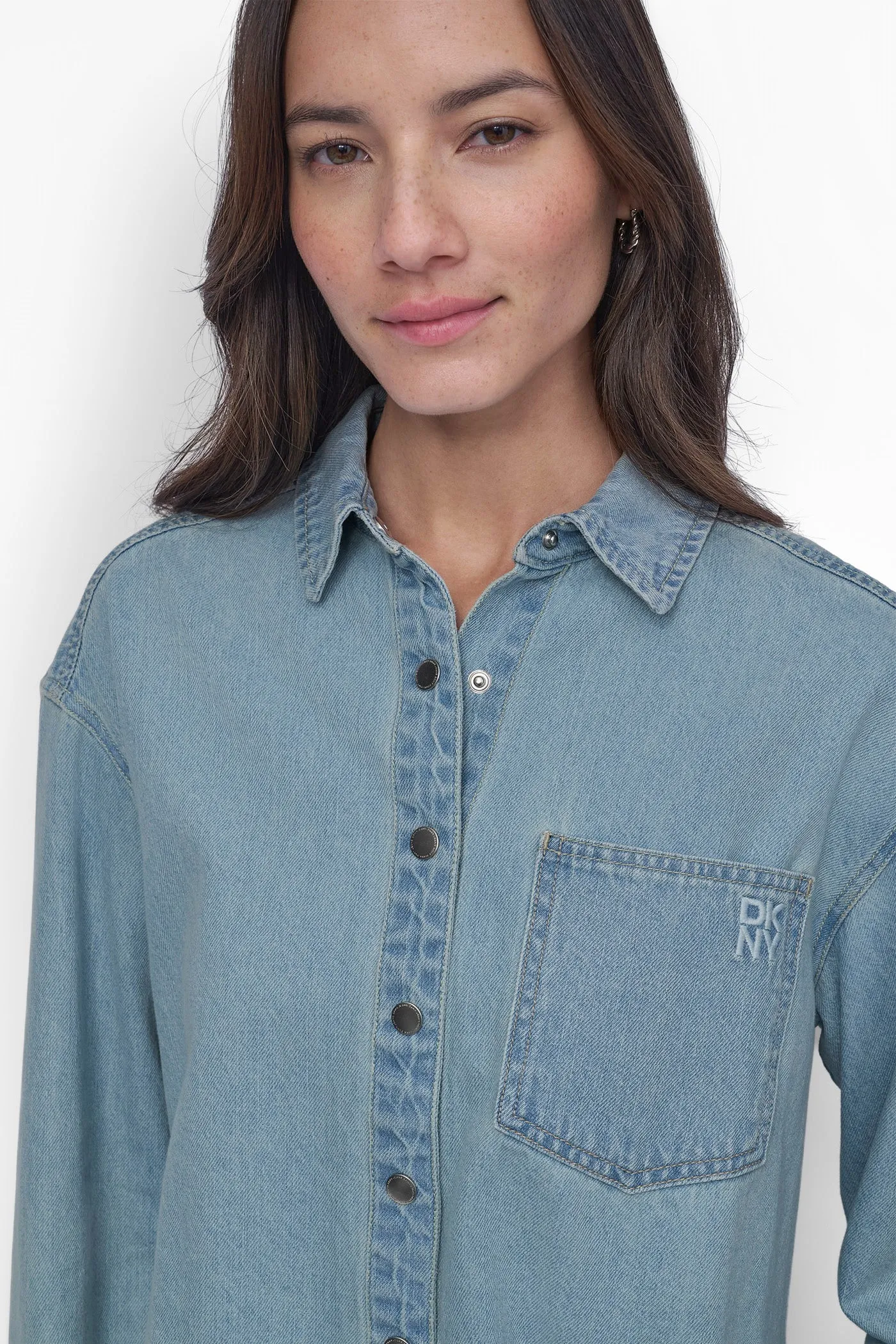 CROPPED DROP SHOULDER LOGO SHIRT sold by DKNY product image thumbnail 4