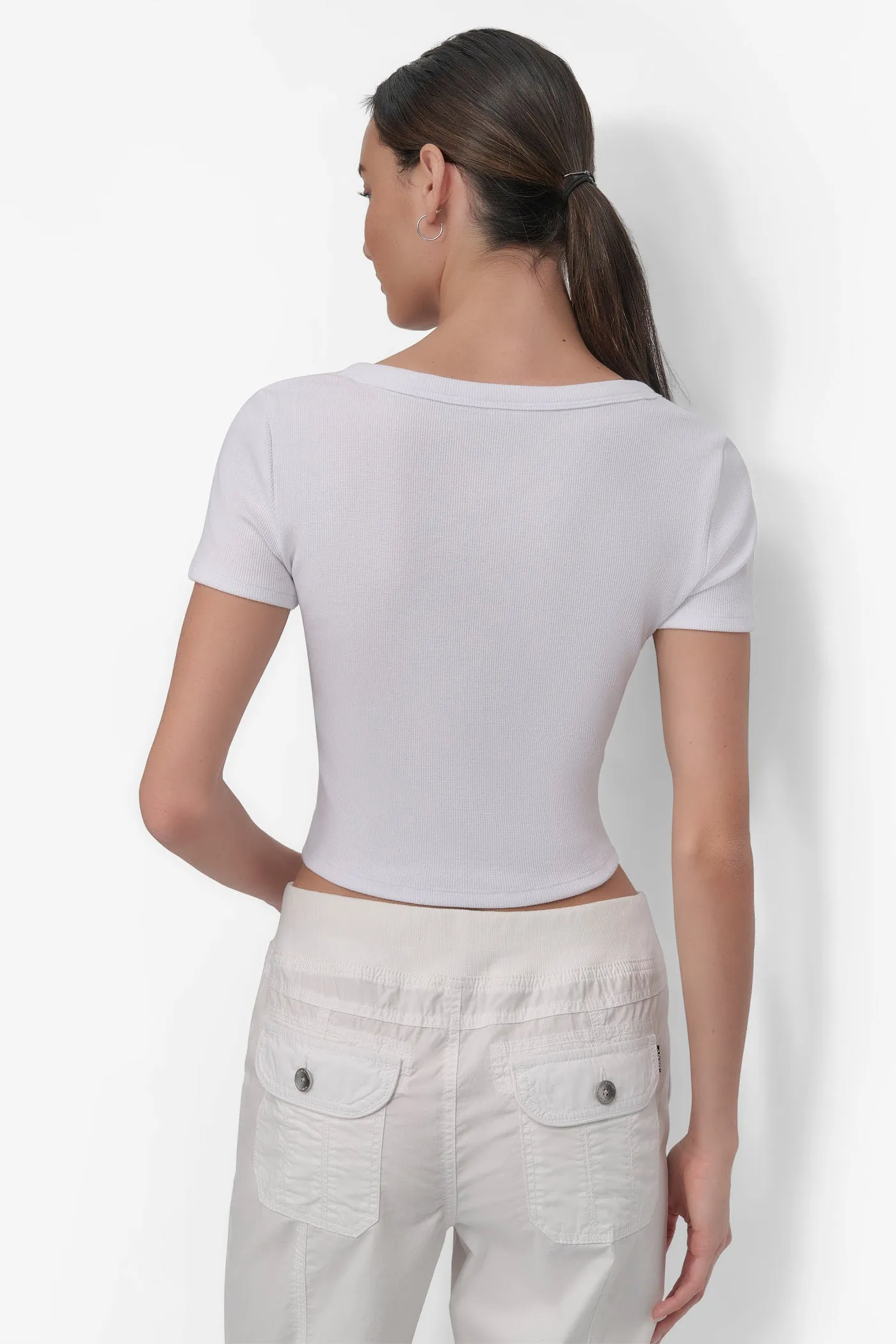 CROPPED NOTCH NECK PERFORMANCE TEE sold by DKNY product image thumbnail 2