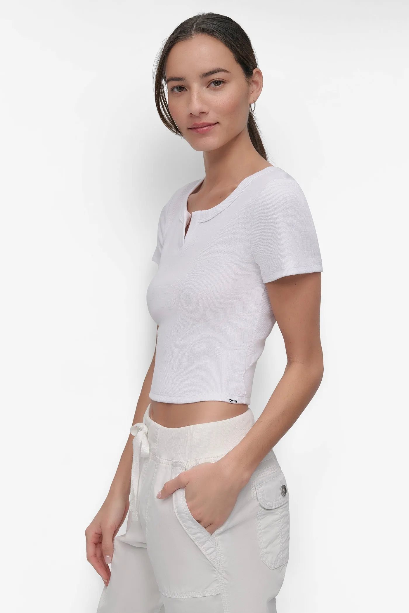 CROPPED NOTCH NECK PERFORMANCE TEE sold by DKNY product image thumbnail 3