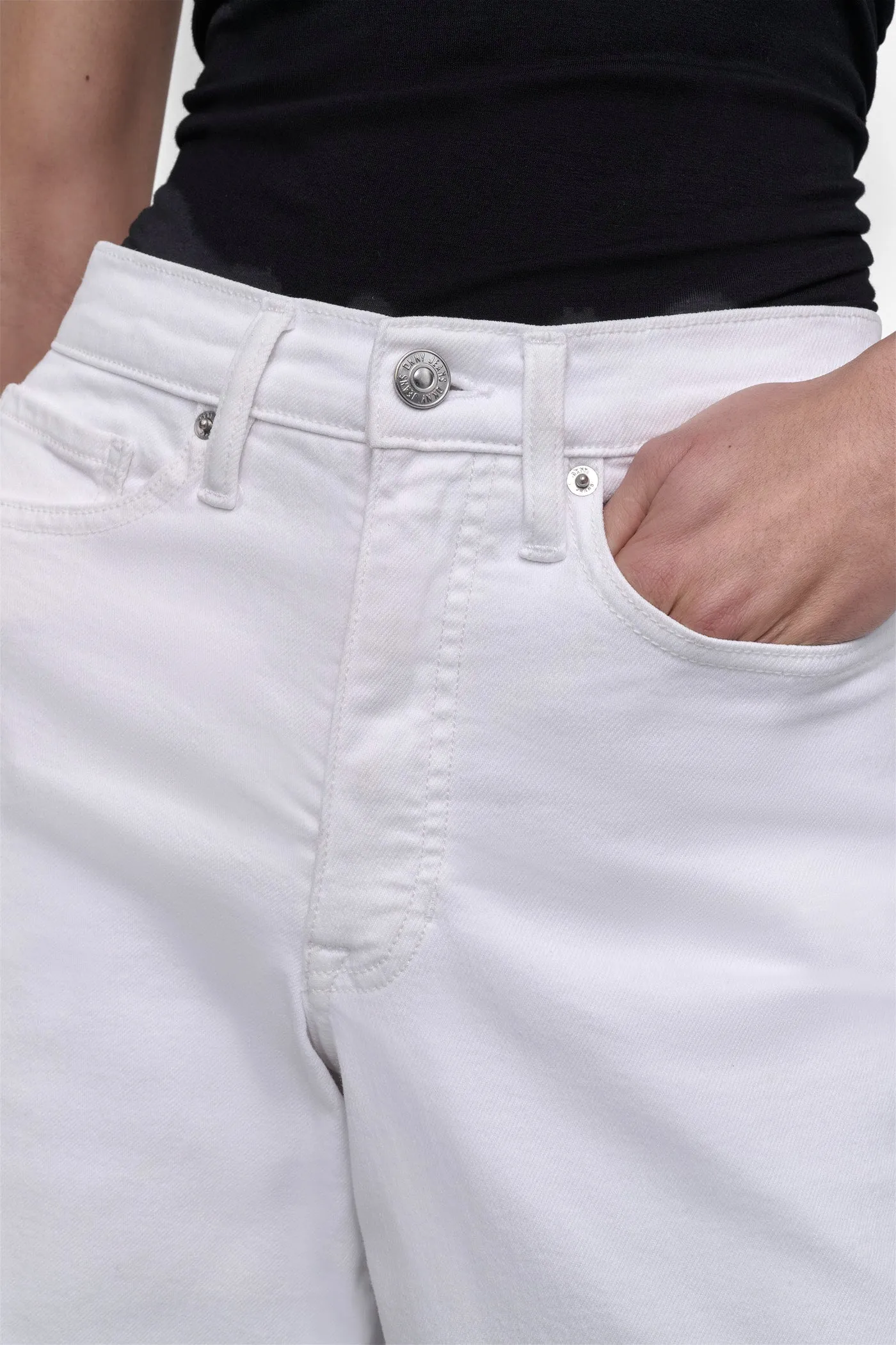 HIGH-RISE TAILORED WIDE-LEG JEAN sold by DKNY product image thumbnail 4