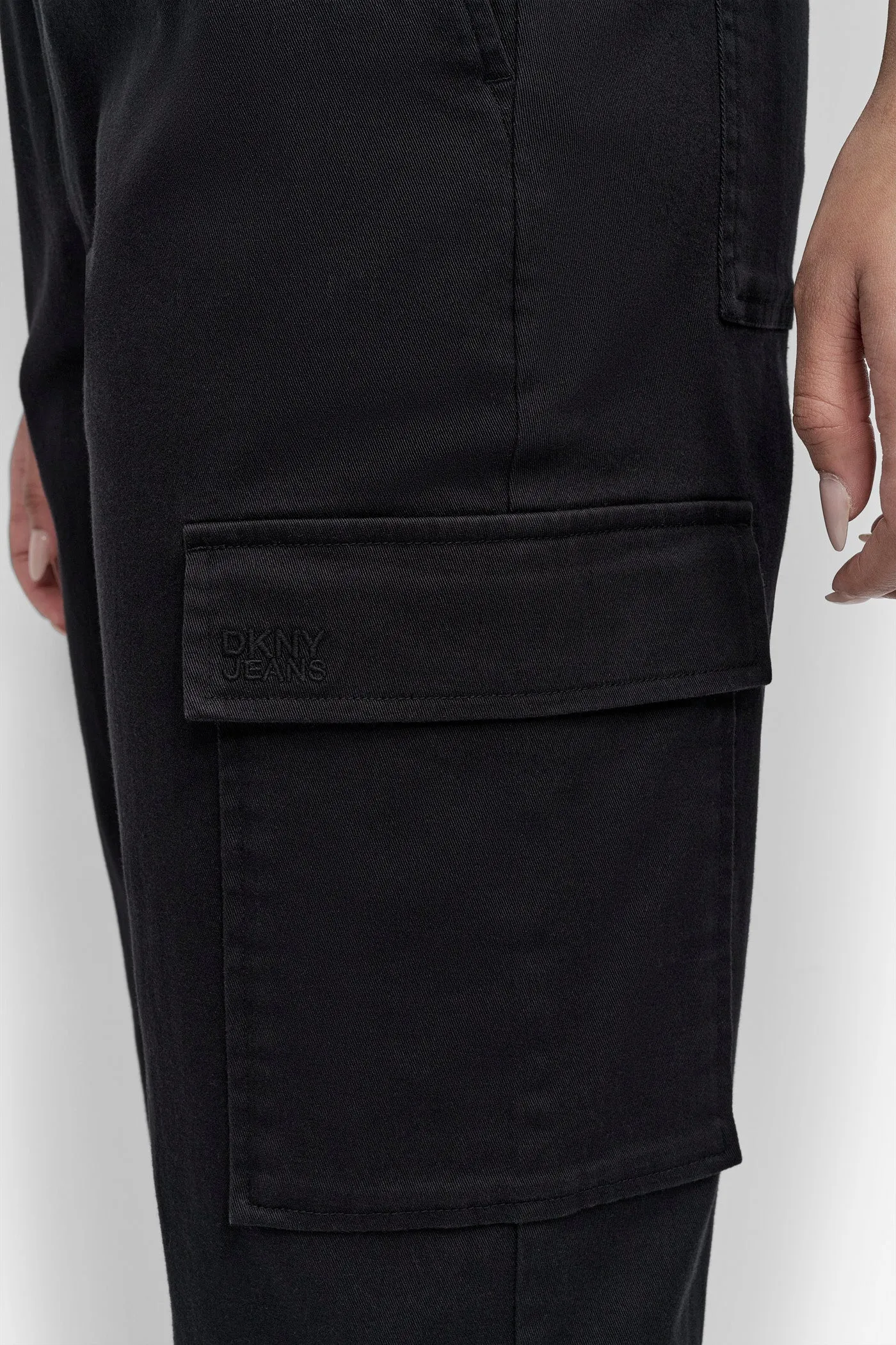 HIGH-RISE PULL-ON CARGO JOGGER sold by DKNY product image thumbnail 4