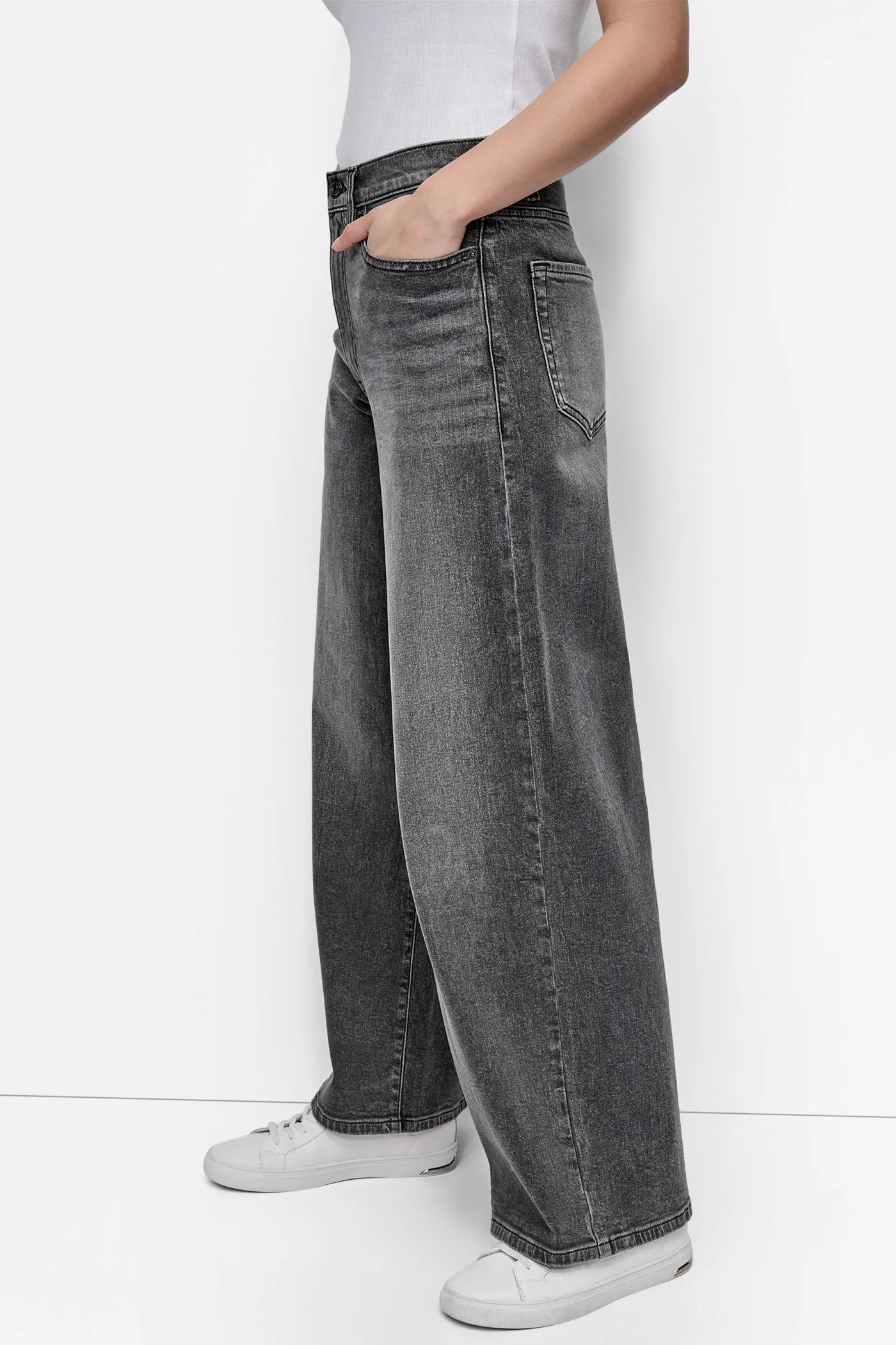 HIGH-RISE TAILORED WIDE-LEG JEAN sold by DKNY product image thumbnail 3