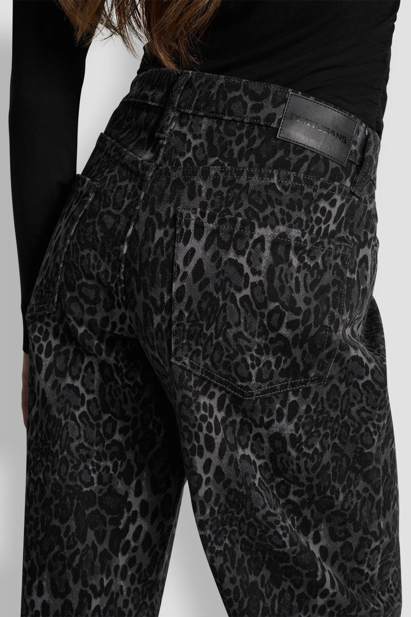 MID RISE RELAXED STRAIGHT 30 INCH INSEAM sold by DKNY product image thumbnail 4