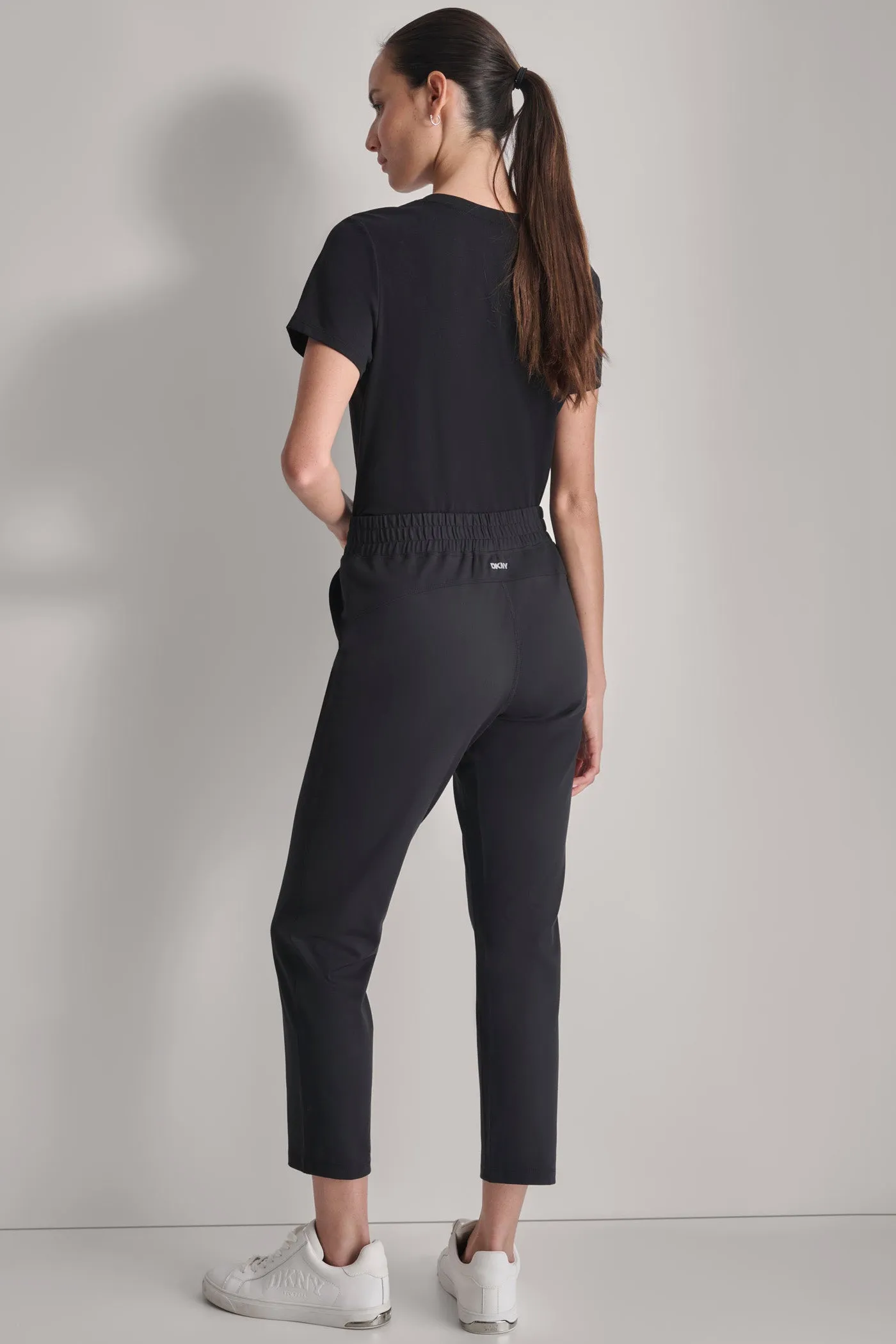 CROPPED MID-RISE BALANCE COMPRESSION SKINNY PANT sold by DKNY product image thumbnail 3