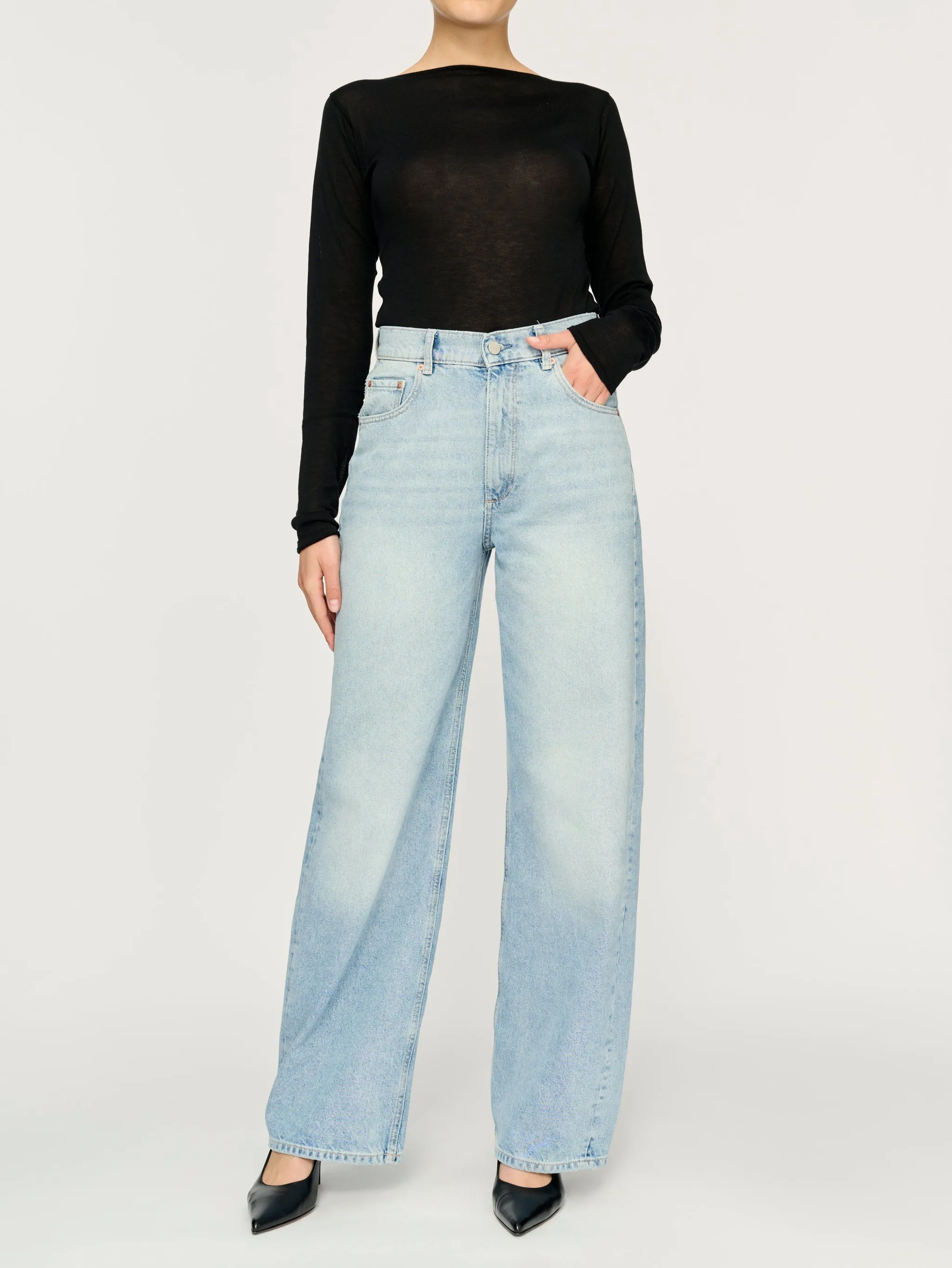 Taylor Barrel Ultra High Rise 32" Jeans | Vintage Light sold by DL1961 product image thumbnail 4