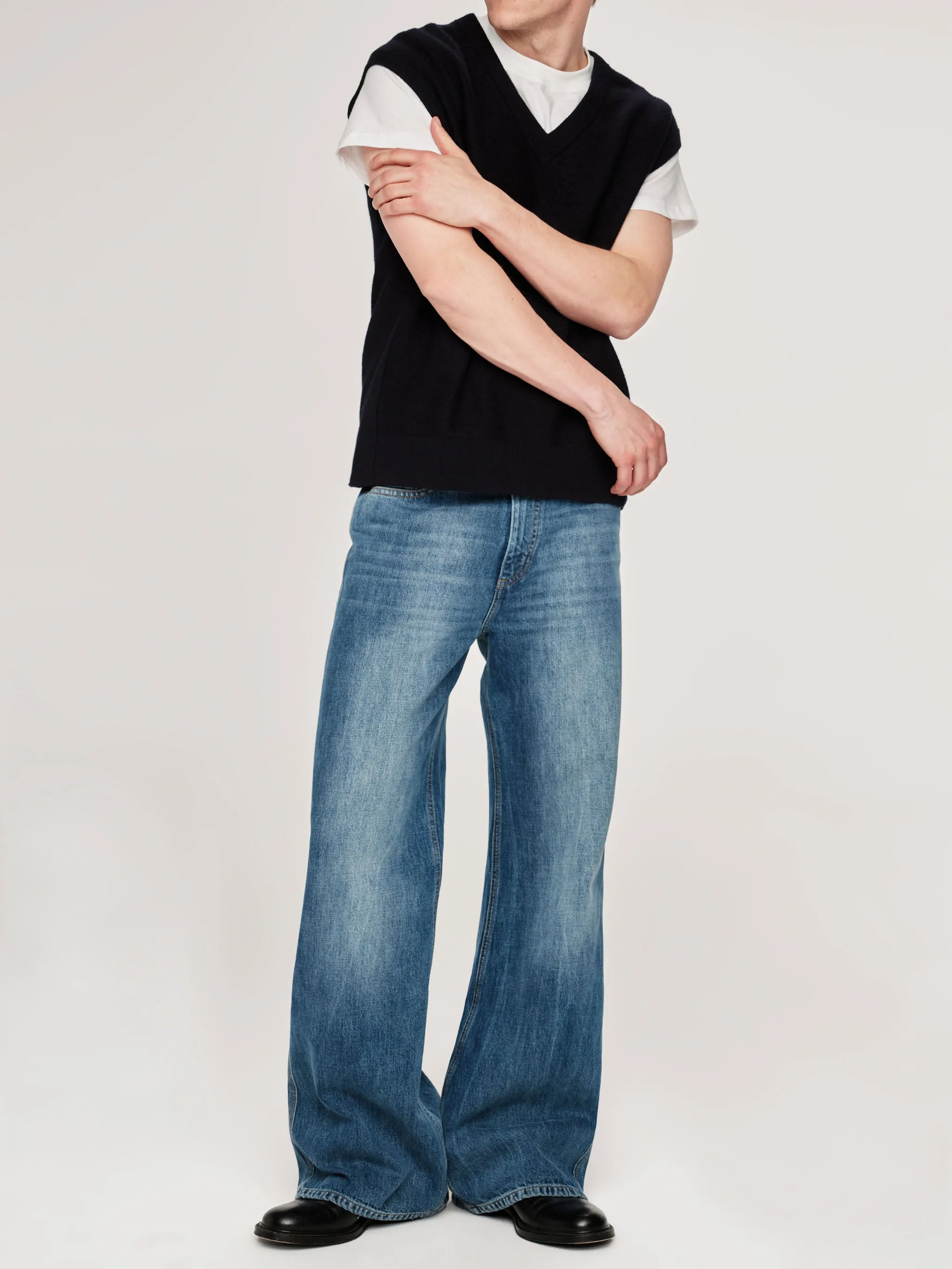 Rhodes Relaxed Boot Jeans | Atwood (Mid Indigo) sold by DL1961 product image thumbnail 2