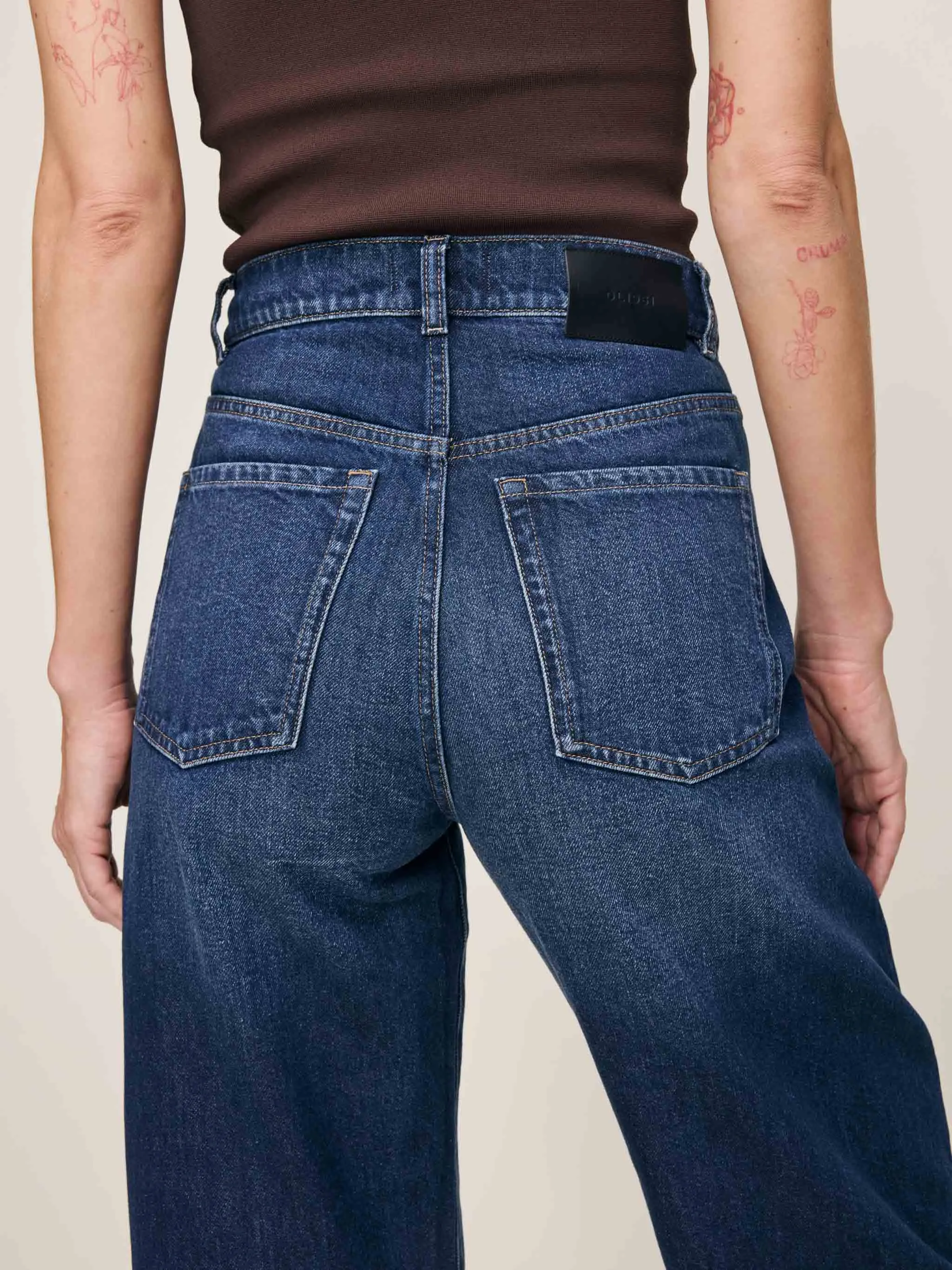 Taylor Relaxed Barrel Ultra High Rise 31" Jeans | Callisto sold by DL1961 product image thumbnail 5