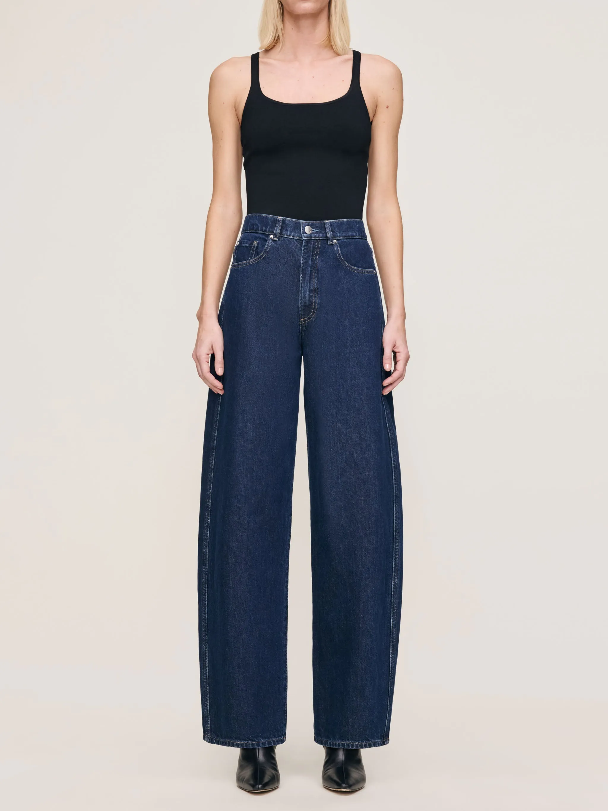 Taylor Relaxed Barrel Ultra High Rise 31" Jeans | Lake House sold by DL1961