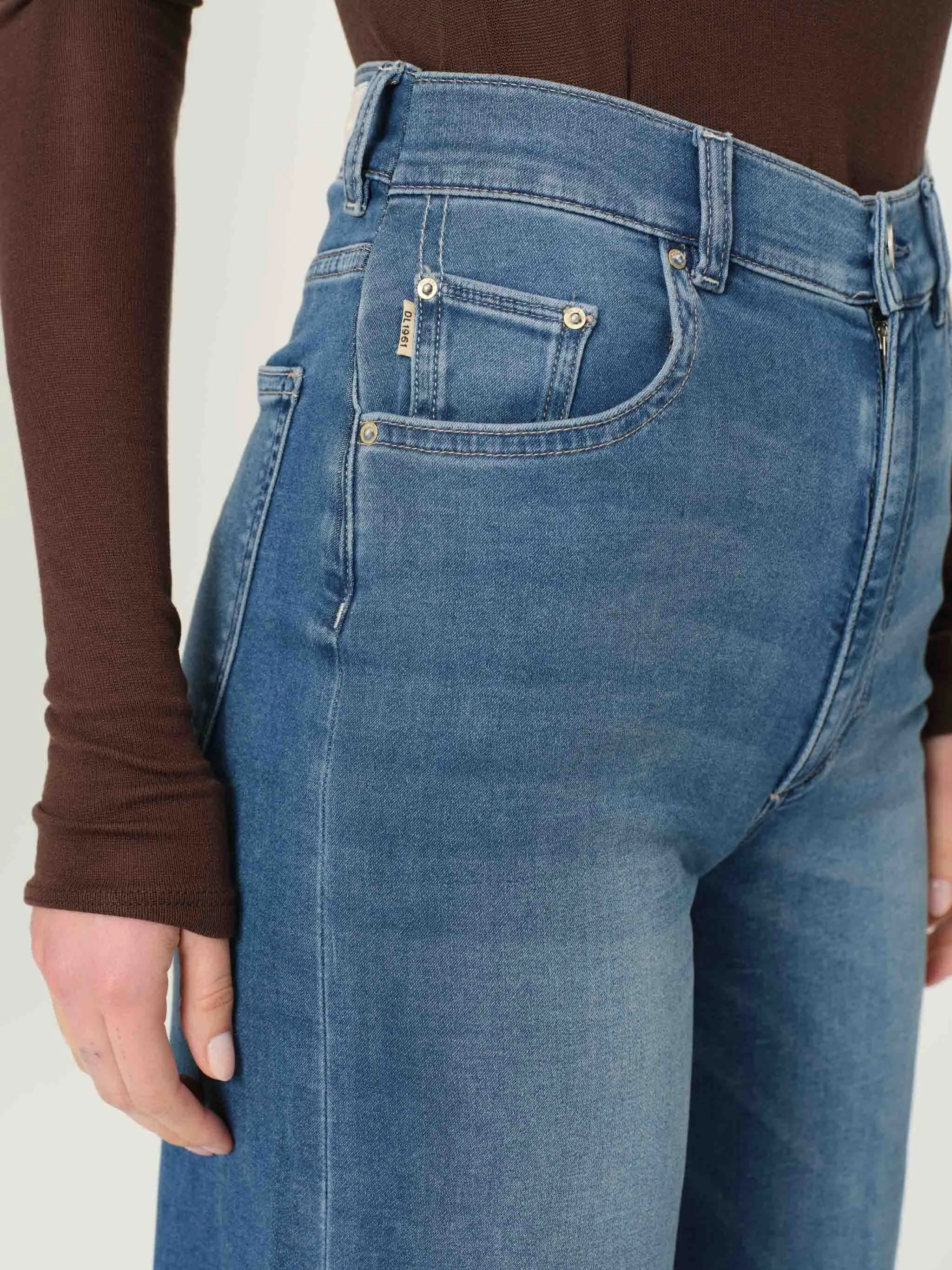 Hepburn Wide Leg High Rise 32" Jeans | Mohonk sold by DL1961 product image thumbnail 4