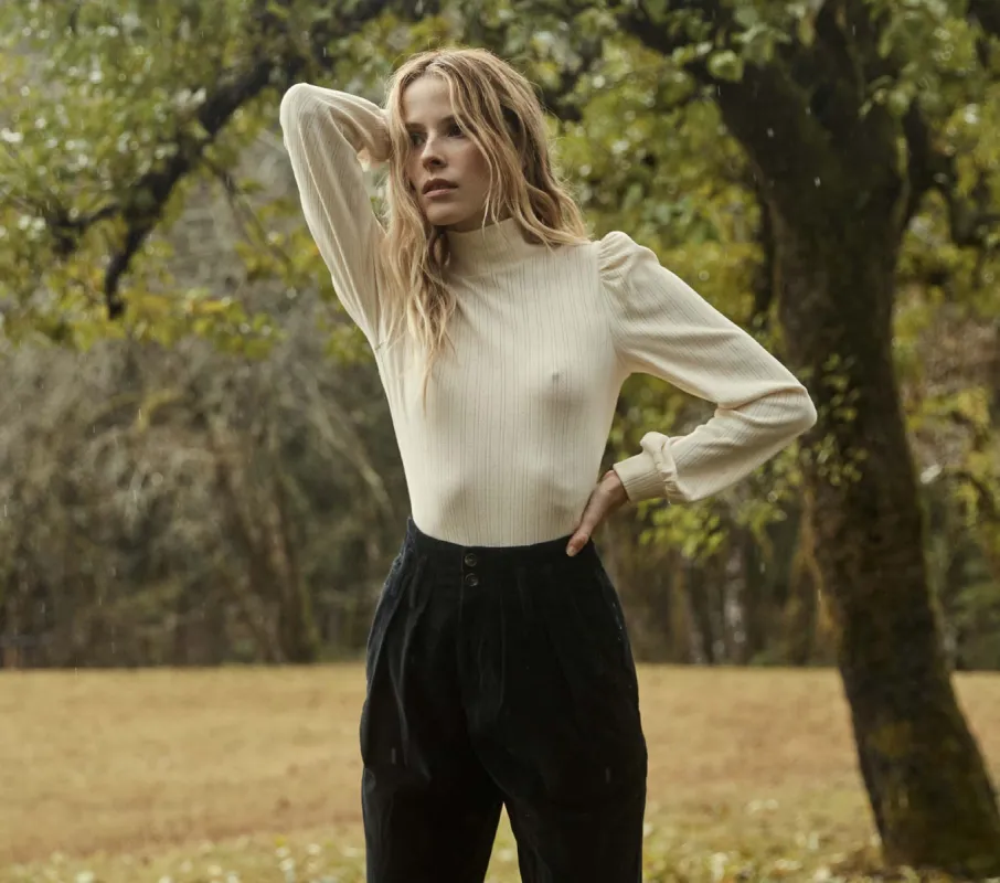 HMD -- ASHBY TURTLENECK -- IVORY made by Doen