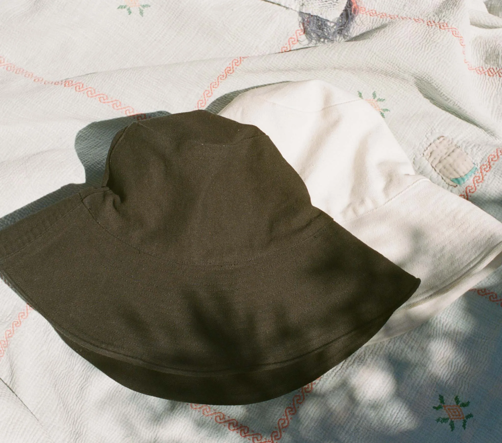 HMD -- LARK HAT -- SALT | Parallel display picture 1