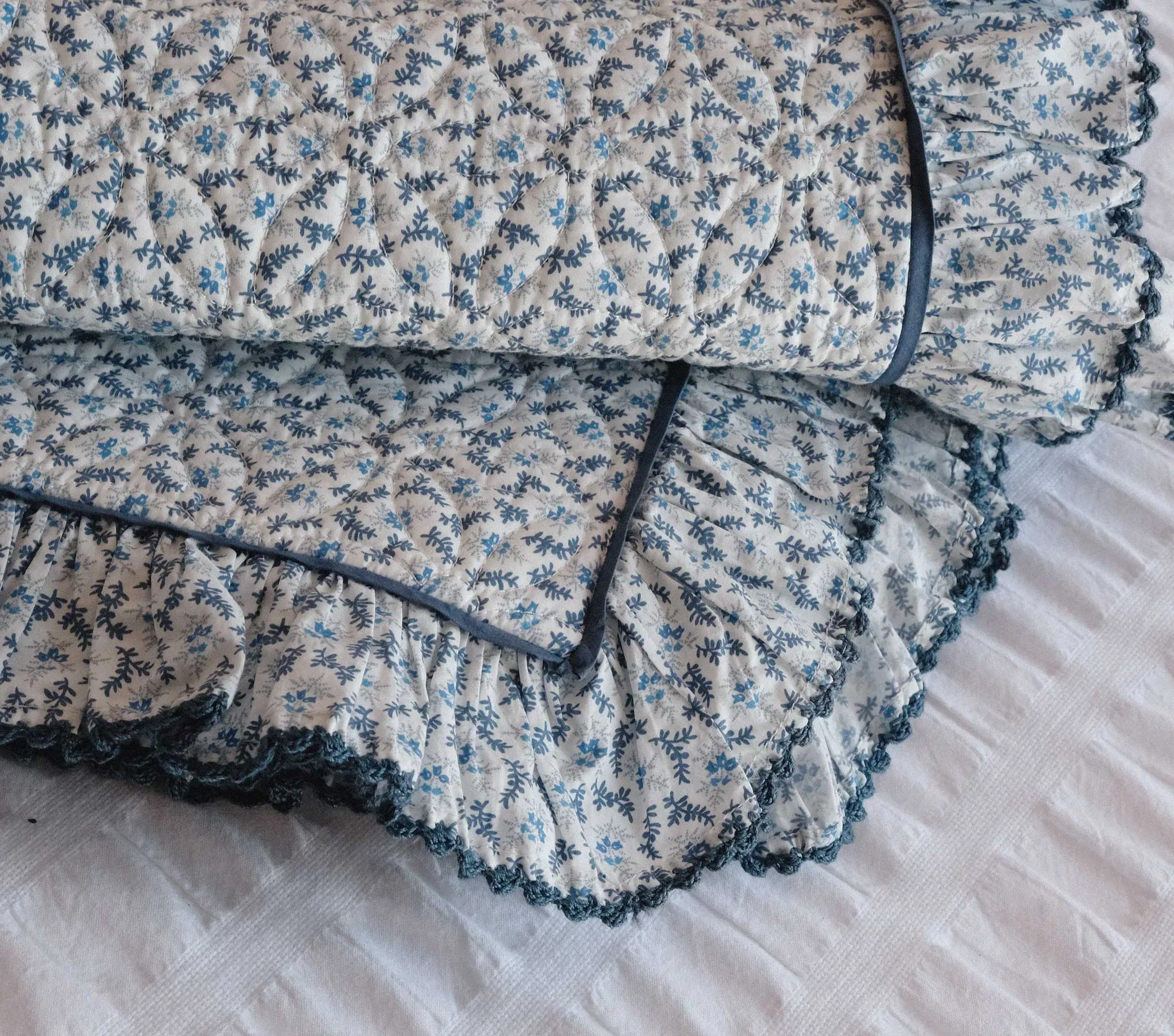 QUILT -- BLUE WINTER DITSY sold by Doen product image thumbnail 3