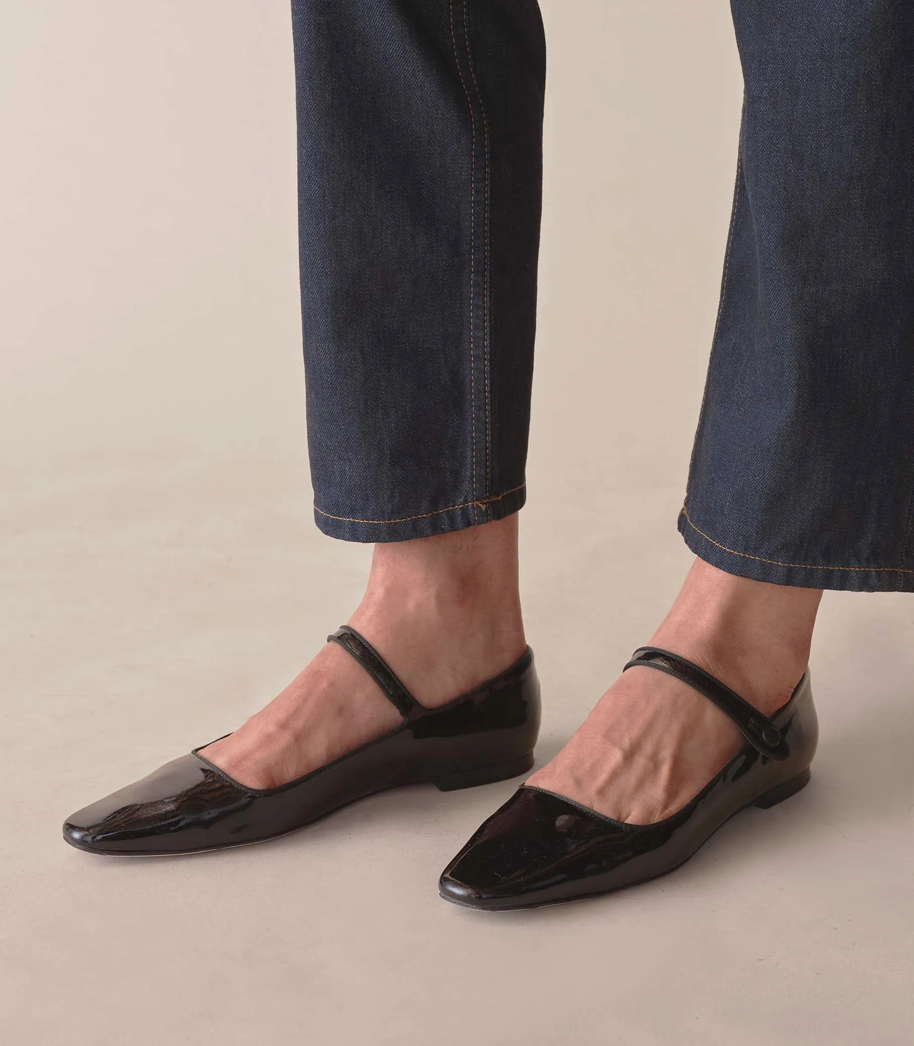 DAPHNE MARY JANE -- BLACK PATENT sold by Doen