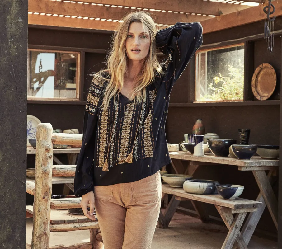 HMD -- WYLIE TOP -- BLACK/FLAX made by Doen