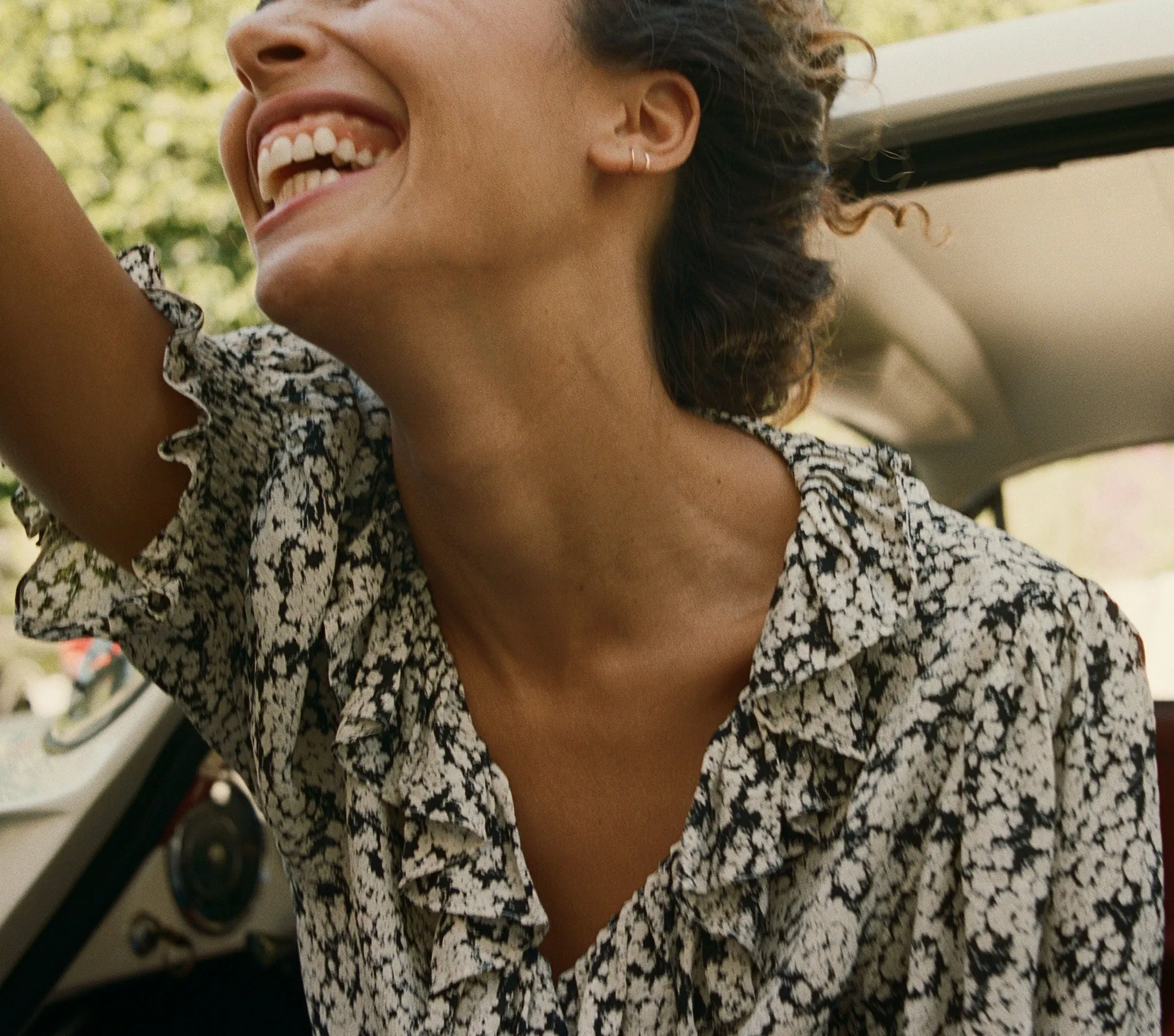 HMD -- VIOLA TOP -- DEEP INK FADED QUEEN ANNE'S FLORAL sold by Doen product image thumbnail 5