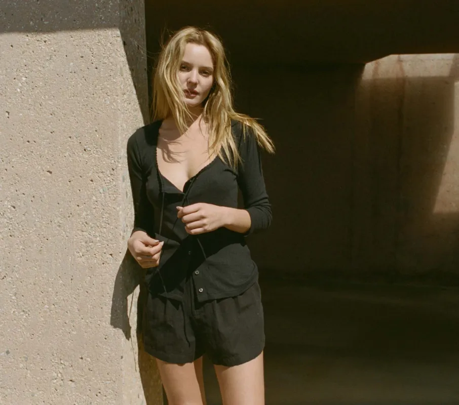 HMD -- VIVIENNE TEE -- BLACK sold by Doen