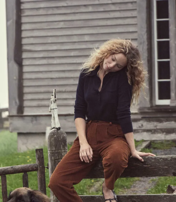 ELOI HENLEY -- NAVY sold by Doen