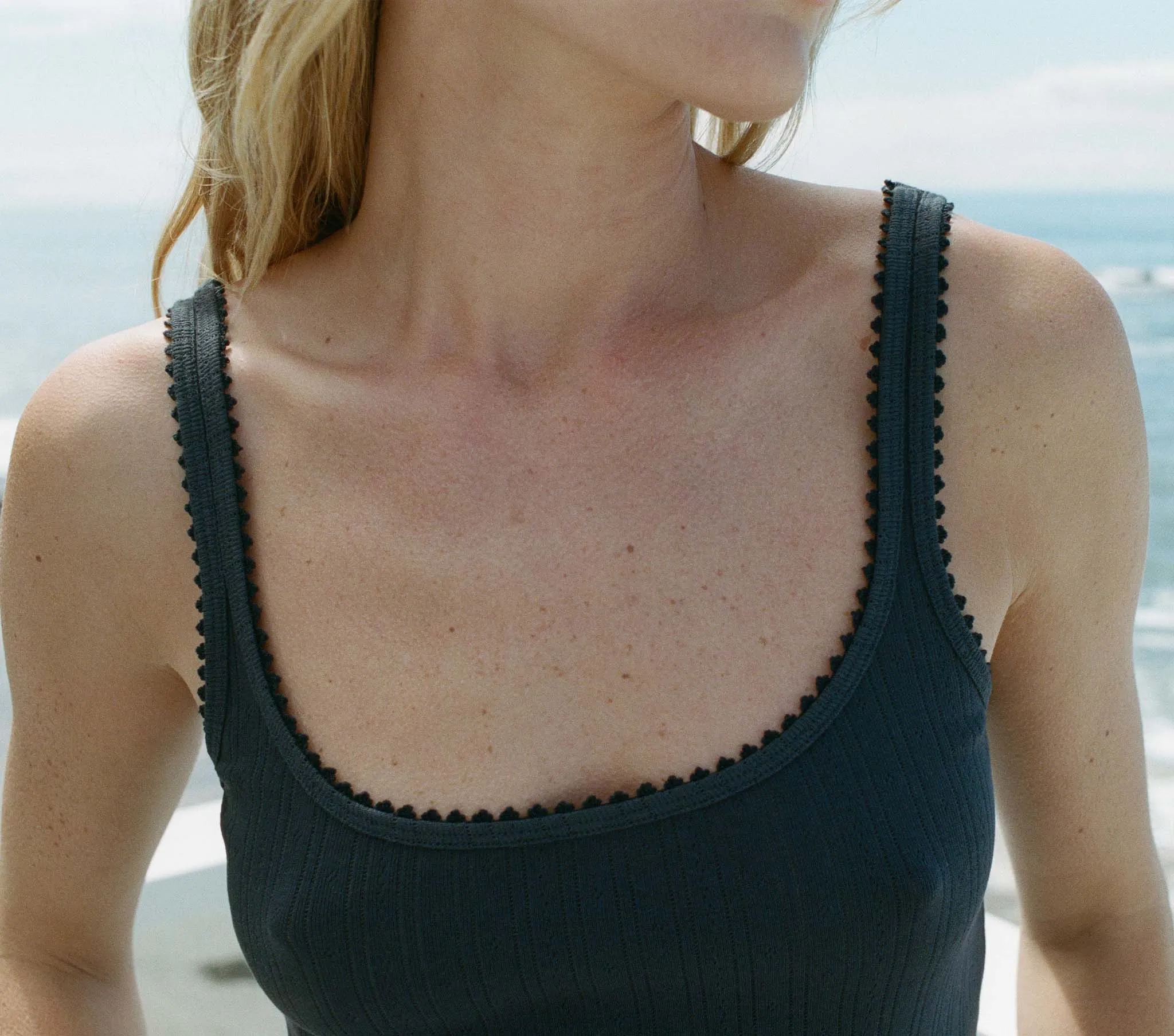 HMD -- SHAE TANK -- NAVY sold by Doen