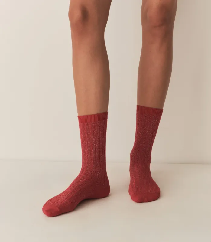 COLLEGIEN GLITTER CREW SOCK -- ROUGE CARMIN sold by Doen