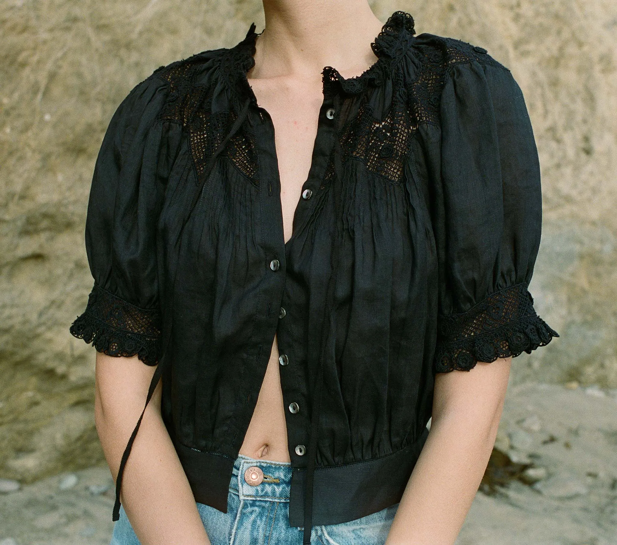 HMD -- AGATHA TOP -- BLACK sold by Doen