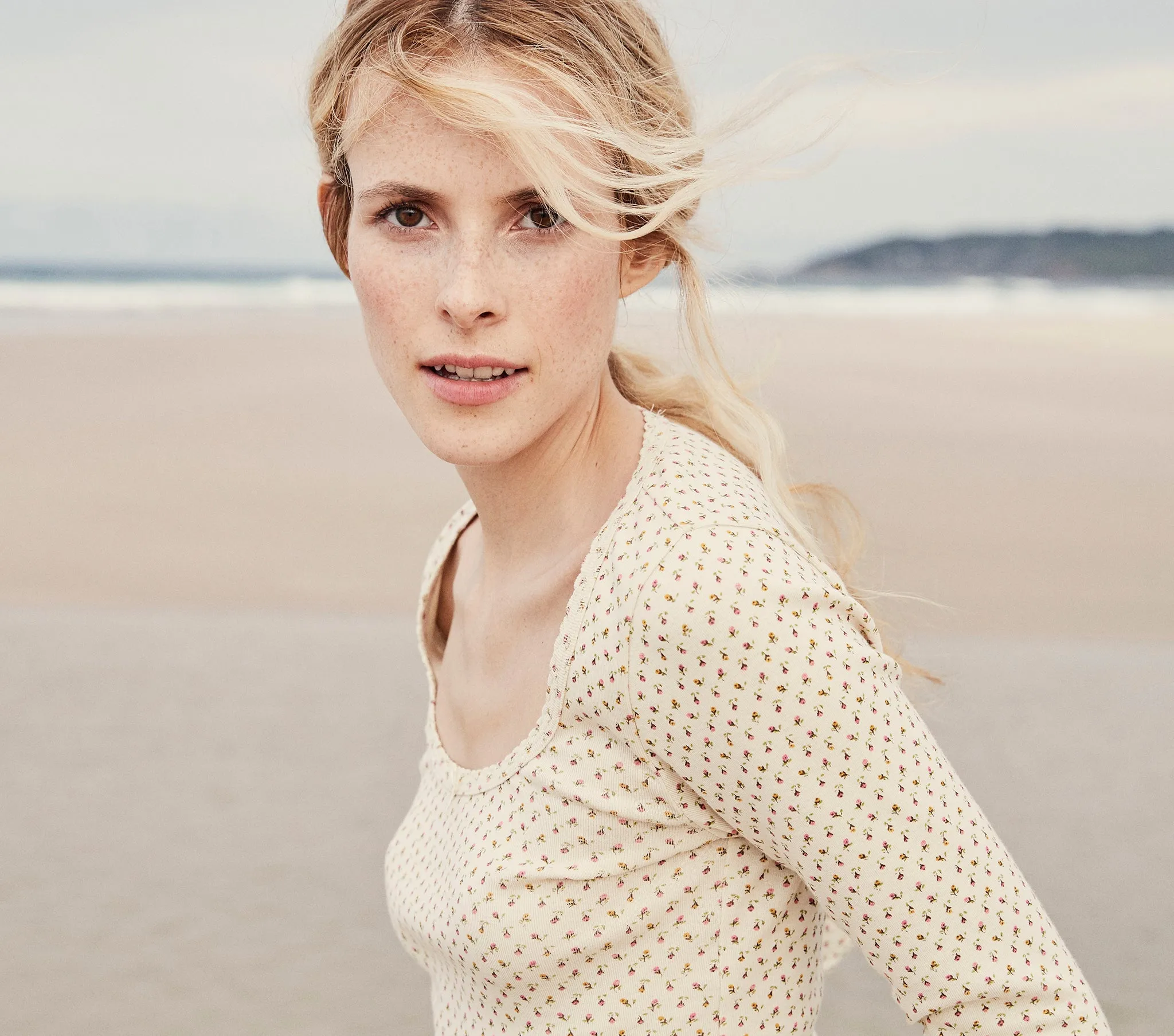 HMD -- ROMY TEE -- CREAM ROSEBUD PRINT sold by Doen product image thumbnail 2