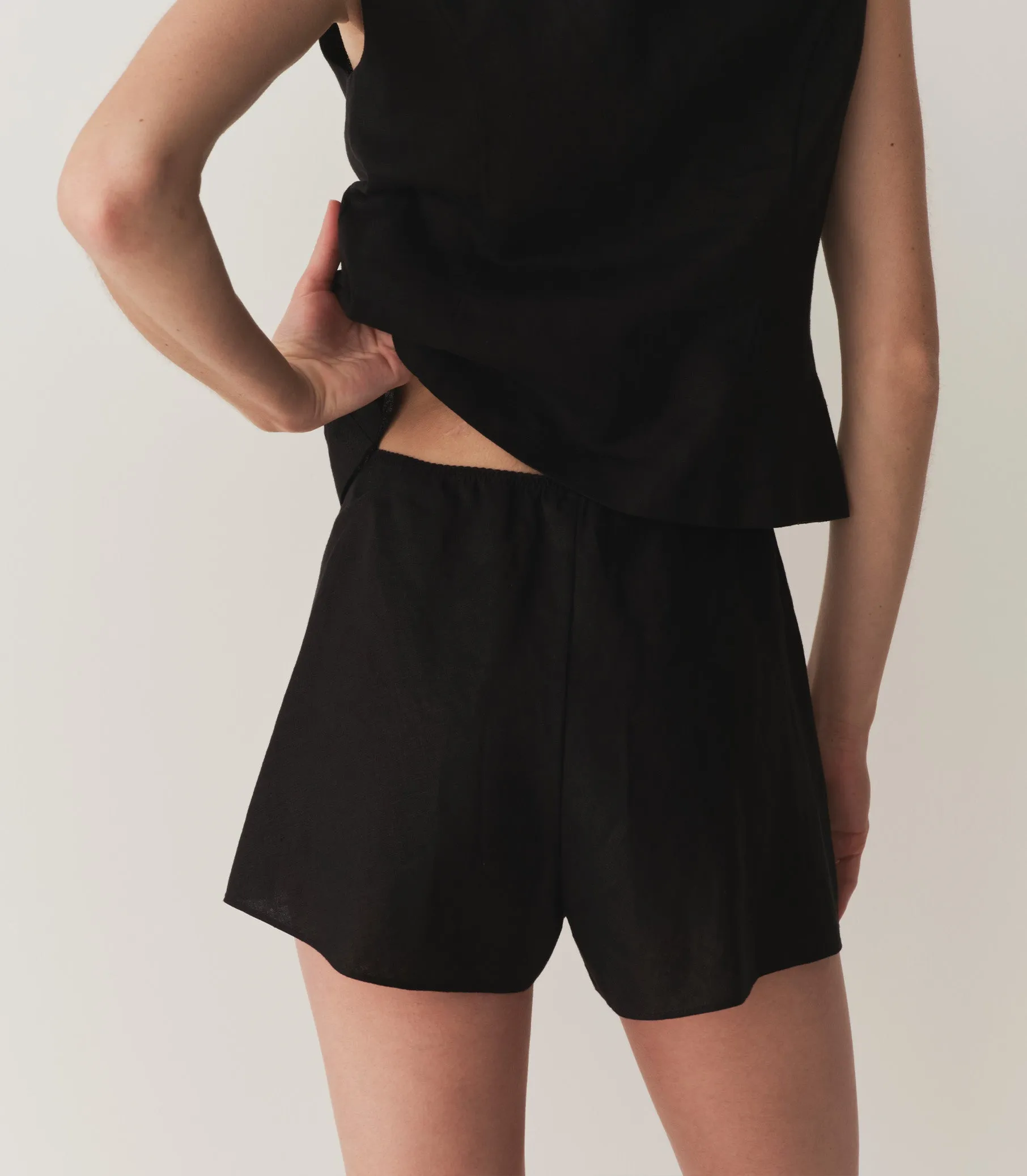 HMD -- LOREN LINEN SHORT -- BLACK sold by Doen product image thumbnail 4