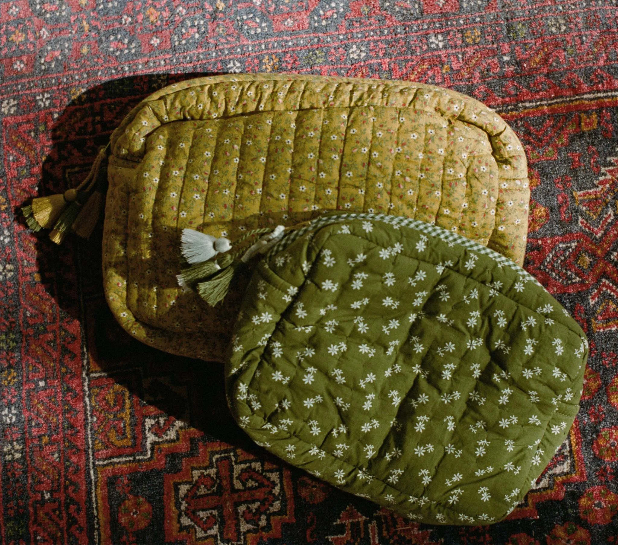 HMD -- QUINCE GRANDE QUILTED POUCH -- SUNSOAKED FOOTHILLS FLORAL sold by Doen product image thumbnail 4