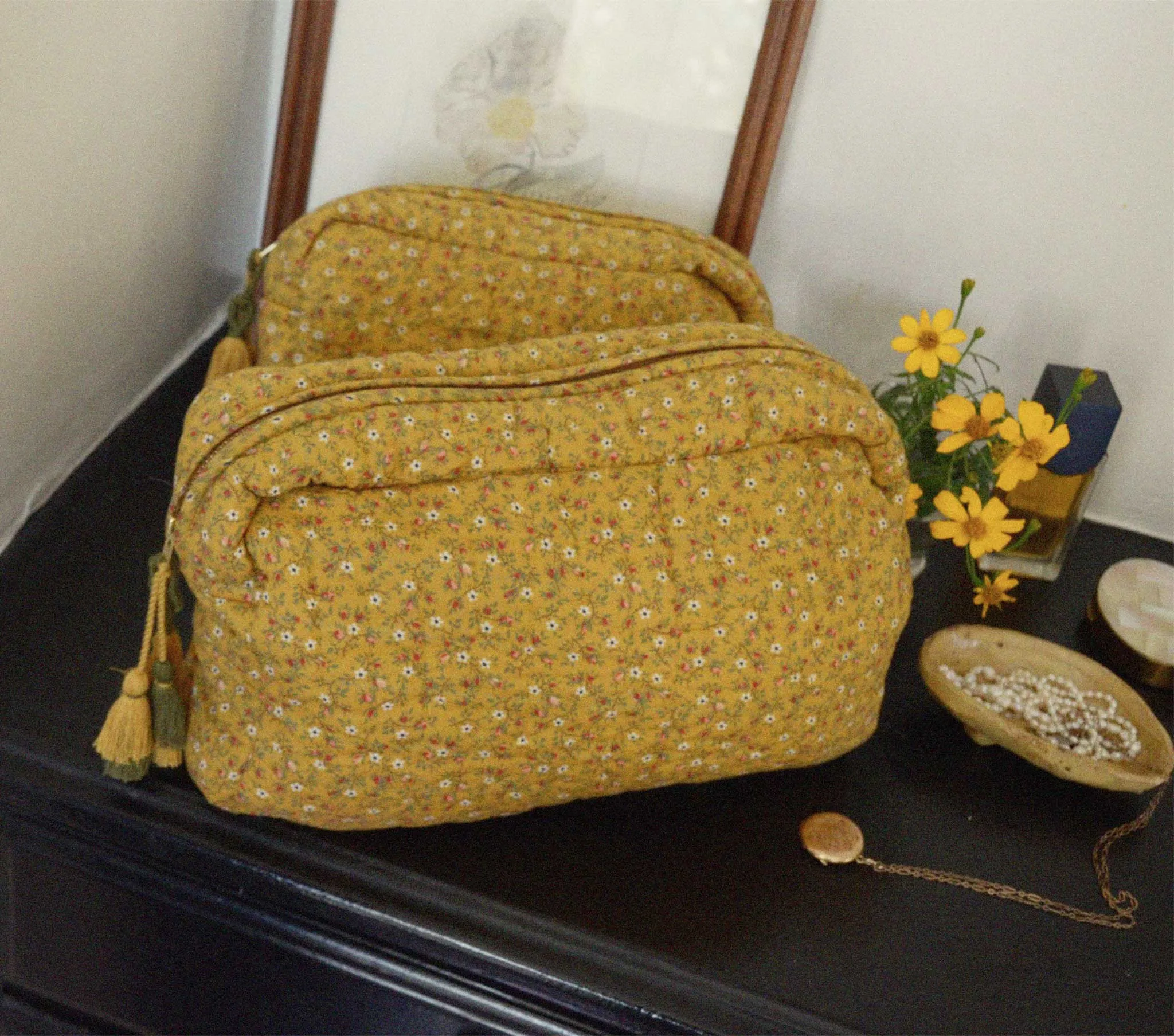 HMD -- QUINCE GRANDE QUILTED POUCH -- SUNSOAKED FOOTHILLS FLORAL sold by Doen product image thumbnail 5