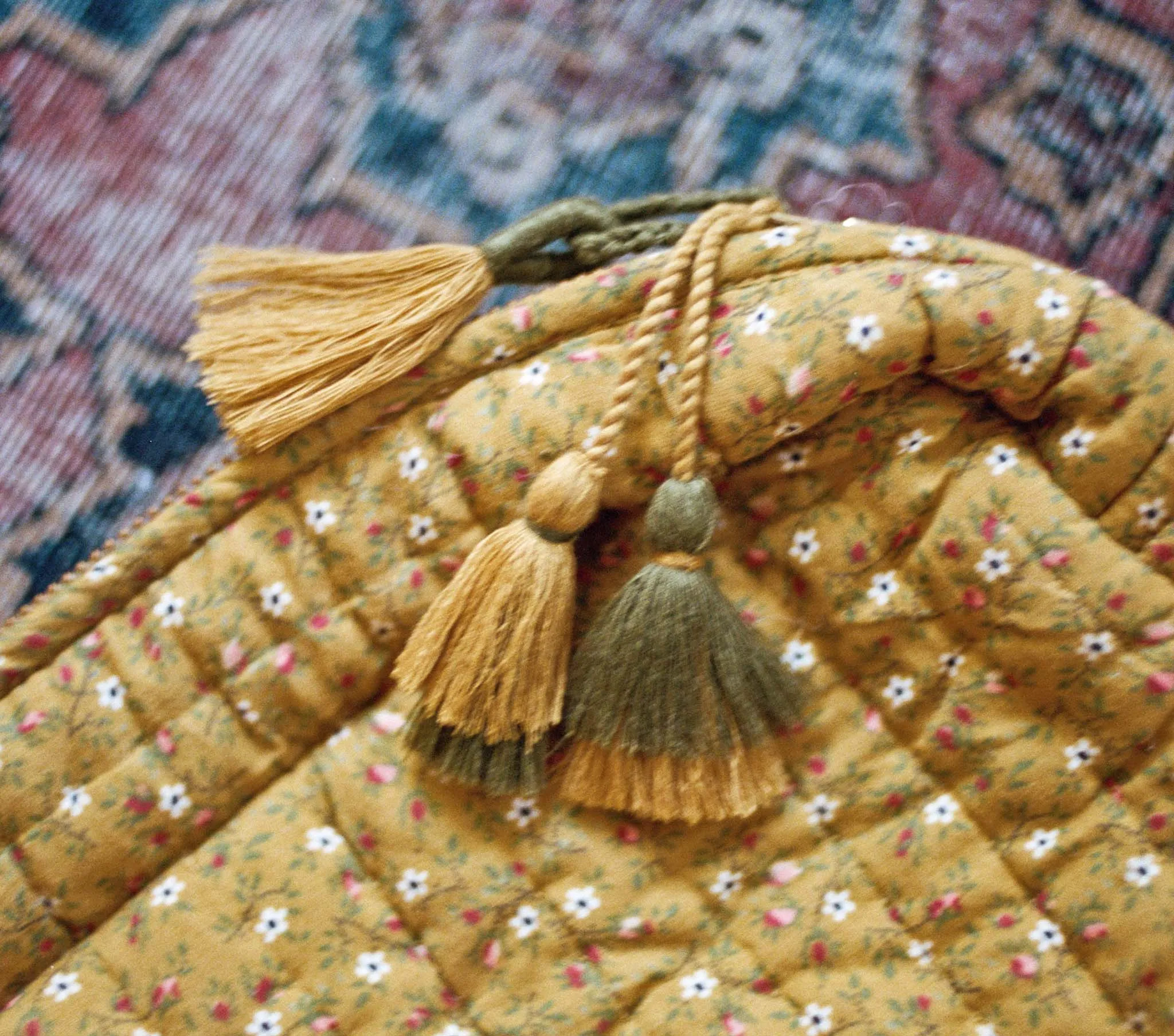 HMD -- QUINCE GRANDE QUILTED POUCH -- SUNSOAKED FOOTHILLS FLORAL sold by Doen product image thumbnail 2