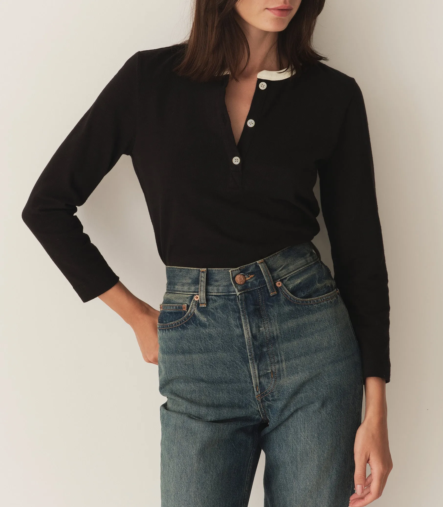 HMD -- CLOVER TEE -- BLACK sold by Doen