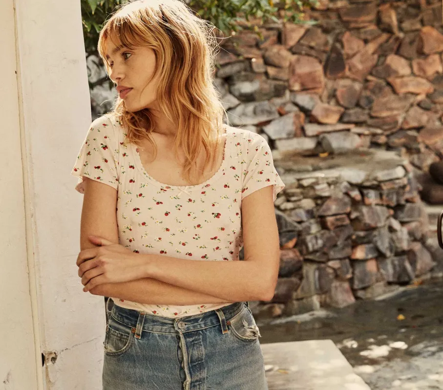 HMD -- BRIGITTE TEE -- STRAWBERRY BLOOMS made by Doen