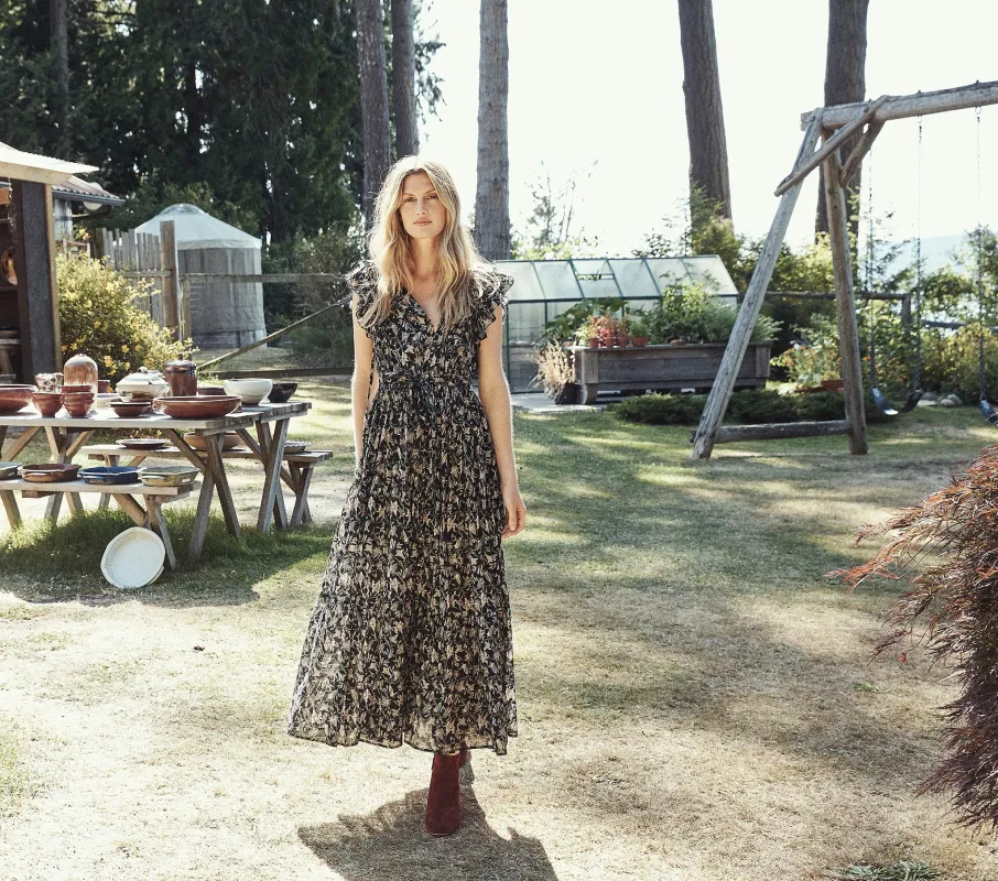 HMD -- CARNATION DRESS -- BLACK LILIUM PRINT made by Doen