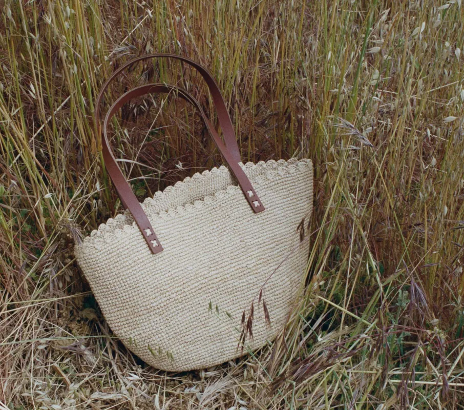 HMD -- GRANDE EZE TOTE -- NATURAL RAFFIA sold by Doen