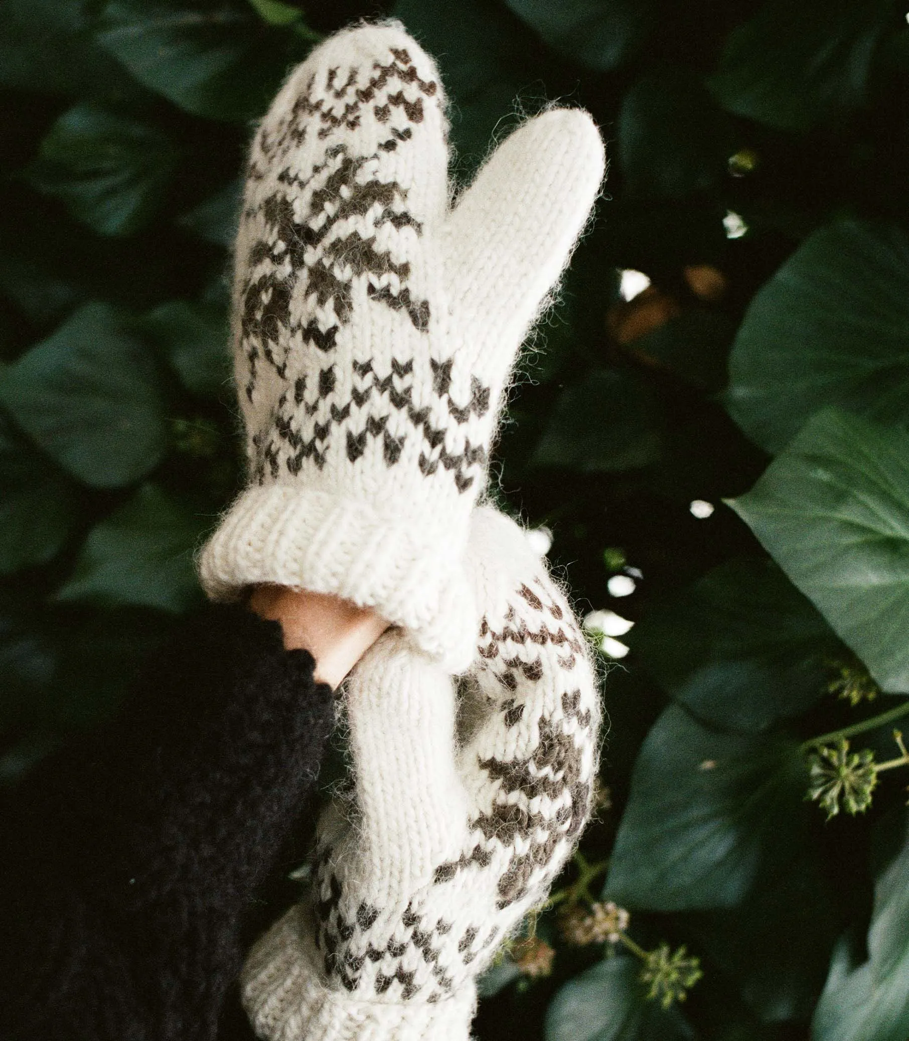 HMD -- LUMI MITTENS -- ALPS FAIR ISLE sold by Doen product image thumbnail 4