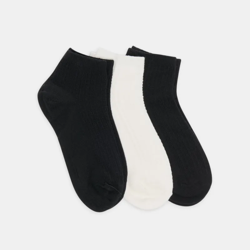 3 PACK CABLE ANKLET SOCKS BLACK WHITE sold by Dolce Vita