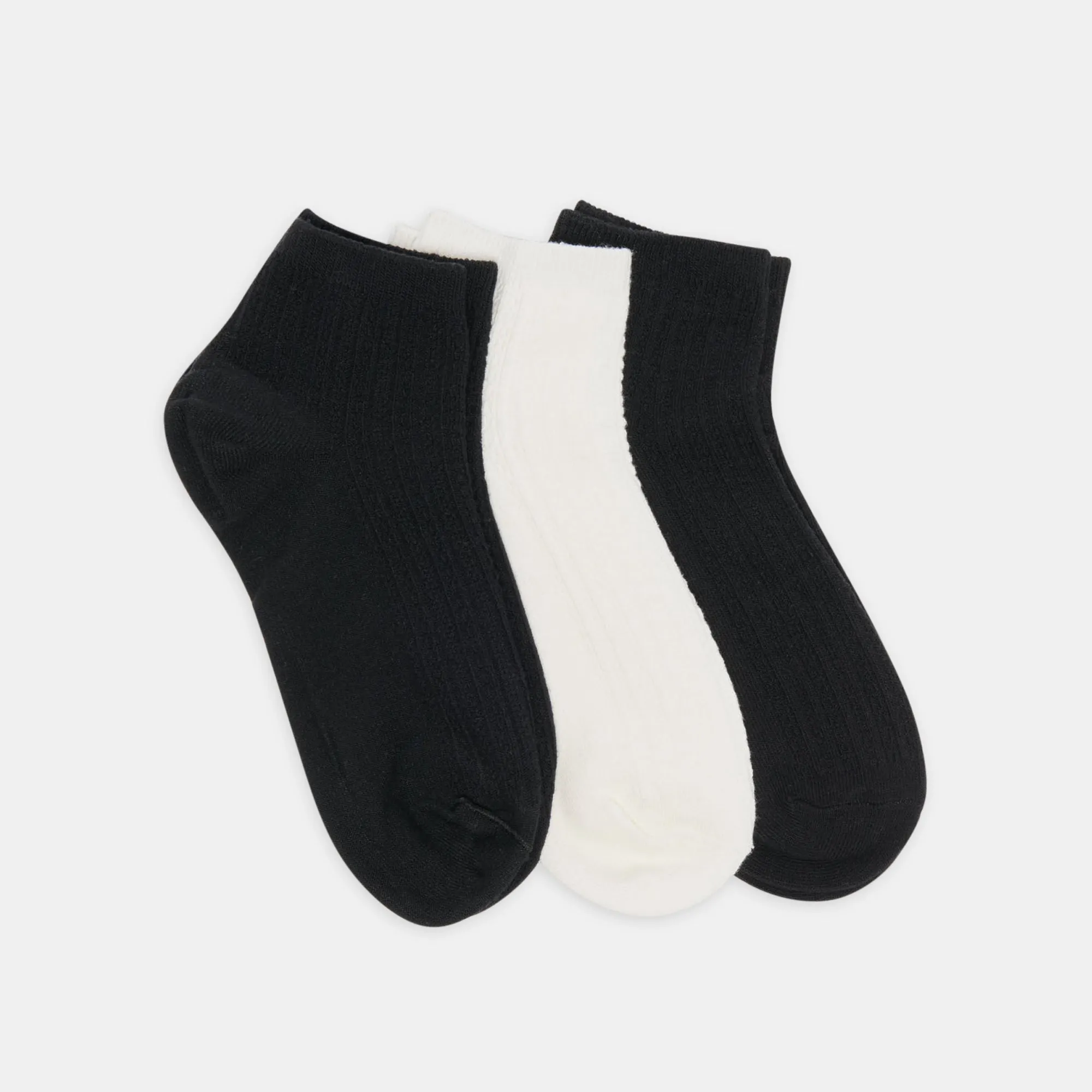 3 PACK CABLE ANKLET SOCKS BLACK WHITE sold by Dolce Vita