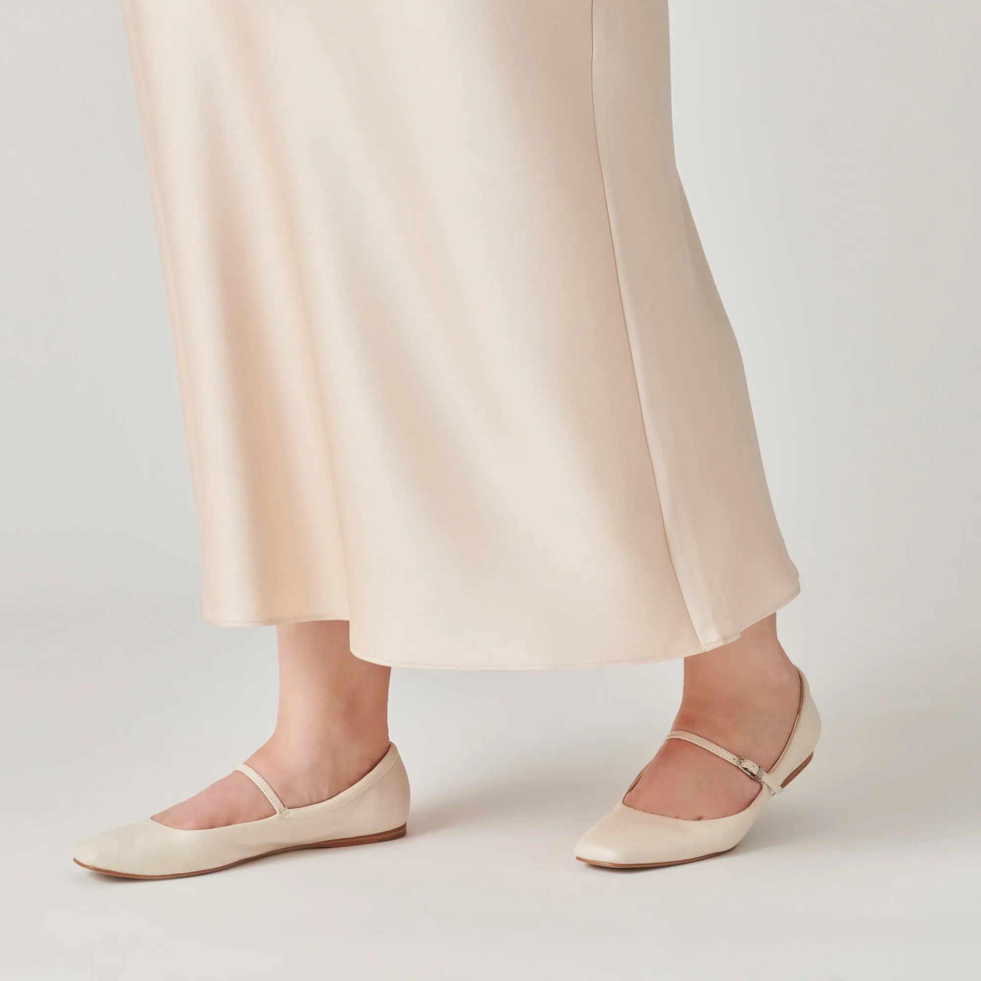 REYES WIDE BALLET FLATS IVORY LEATHER sold by Dolce Vita product image thumbnail 3