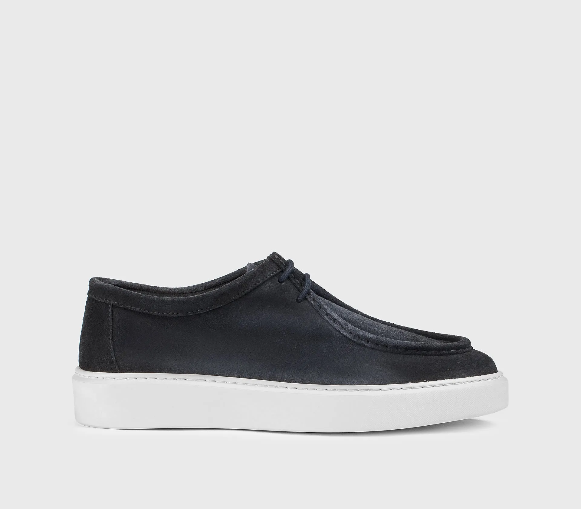 DU3553SWIFUZ260EB15 - Stringata a due fori in suede blu "notte" sold by Doucal's