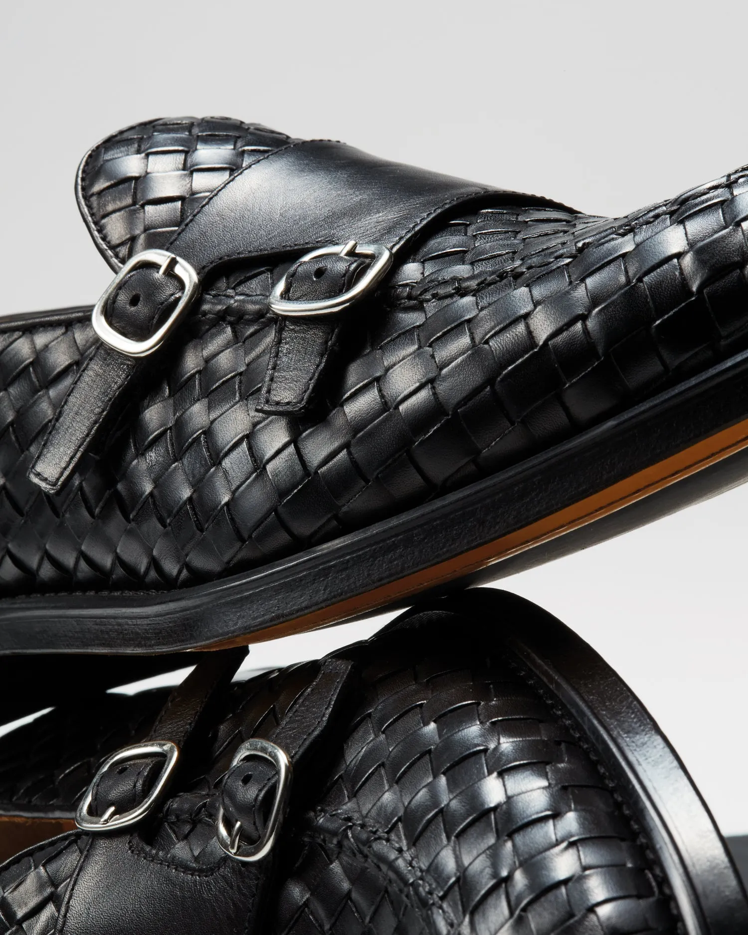 DU3412ORVNUY195NN00 - Mocassino doppia fibbia in pelle intrecciata nero sold by Doucal's product image thumbnail 5