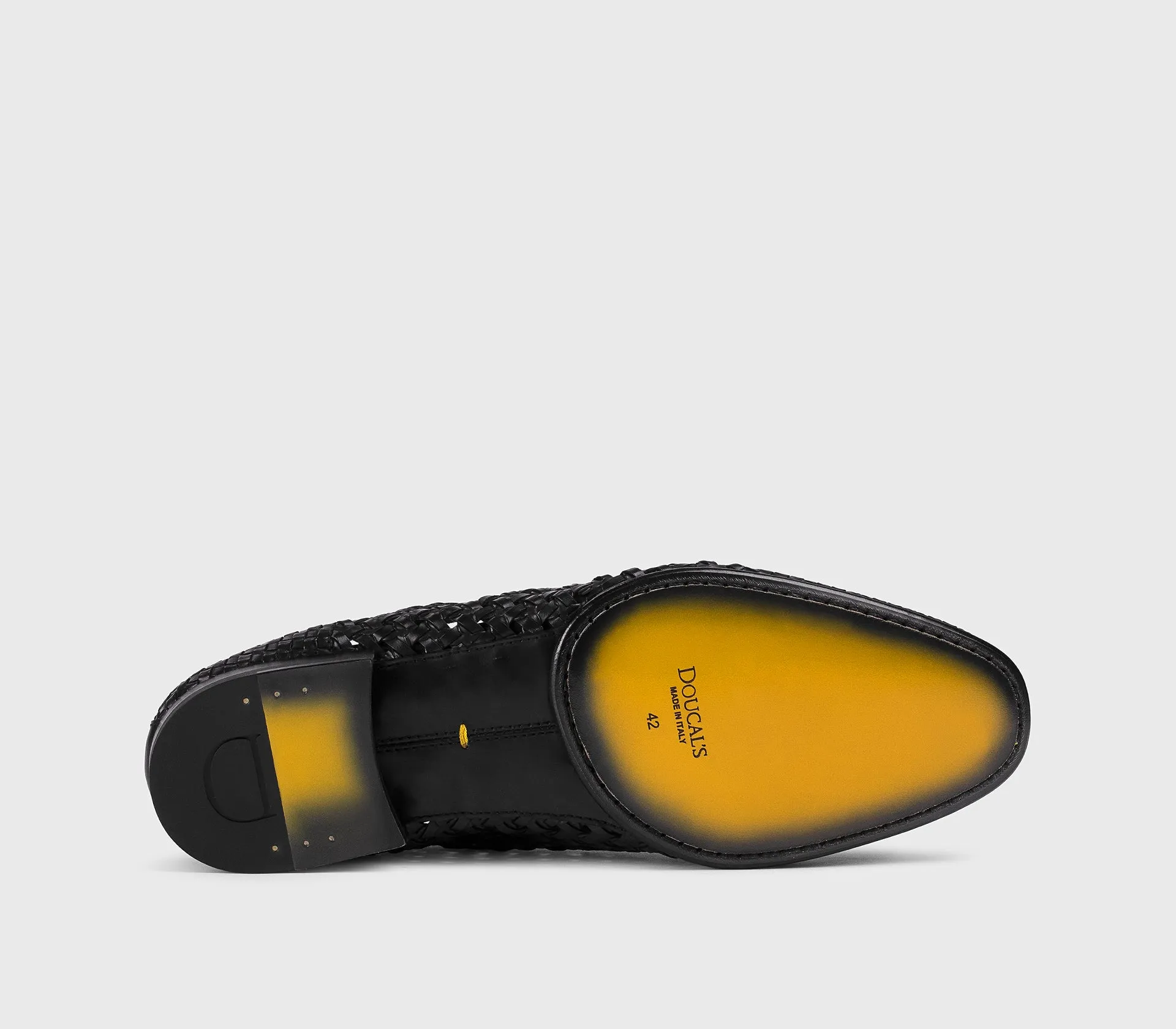 DU3522TAORUZ276NN00 - Mocassino in pelle traforata con nappine nero sold by Doucal's product image thumbnail 4