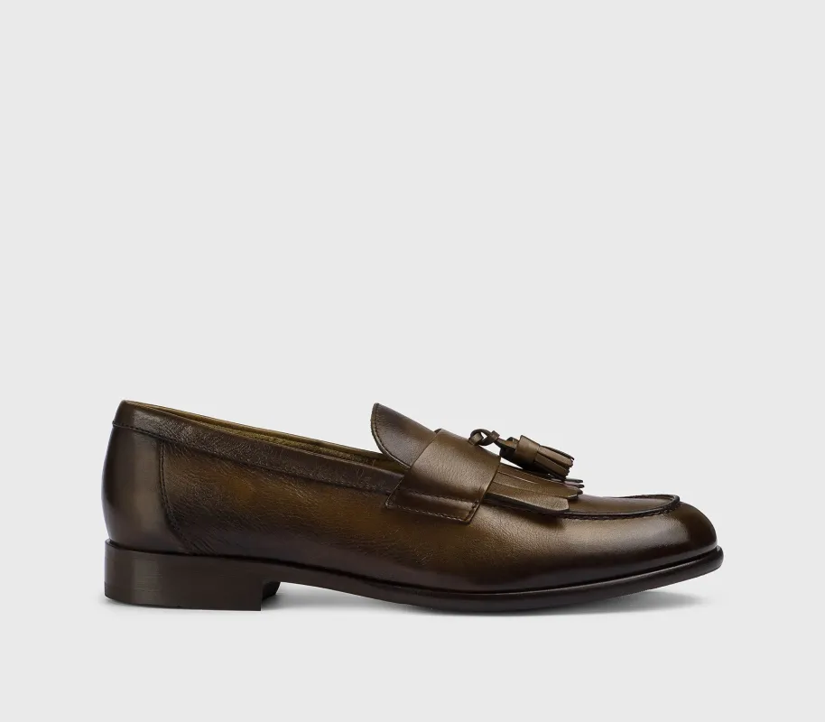 DU3399STRAUY188MM04 - Mocassino con nappine e frangia in pelle marrone made by Doucal's
