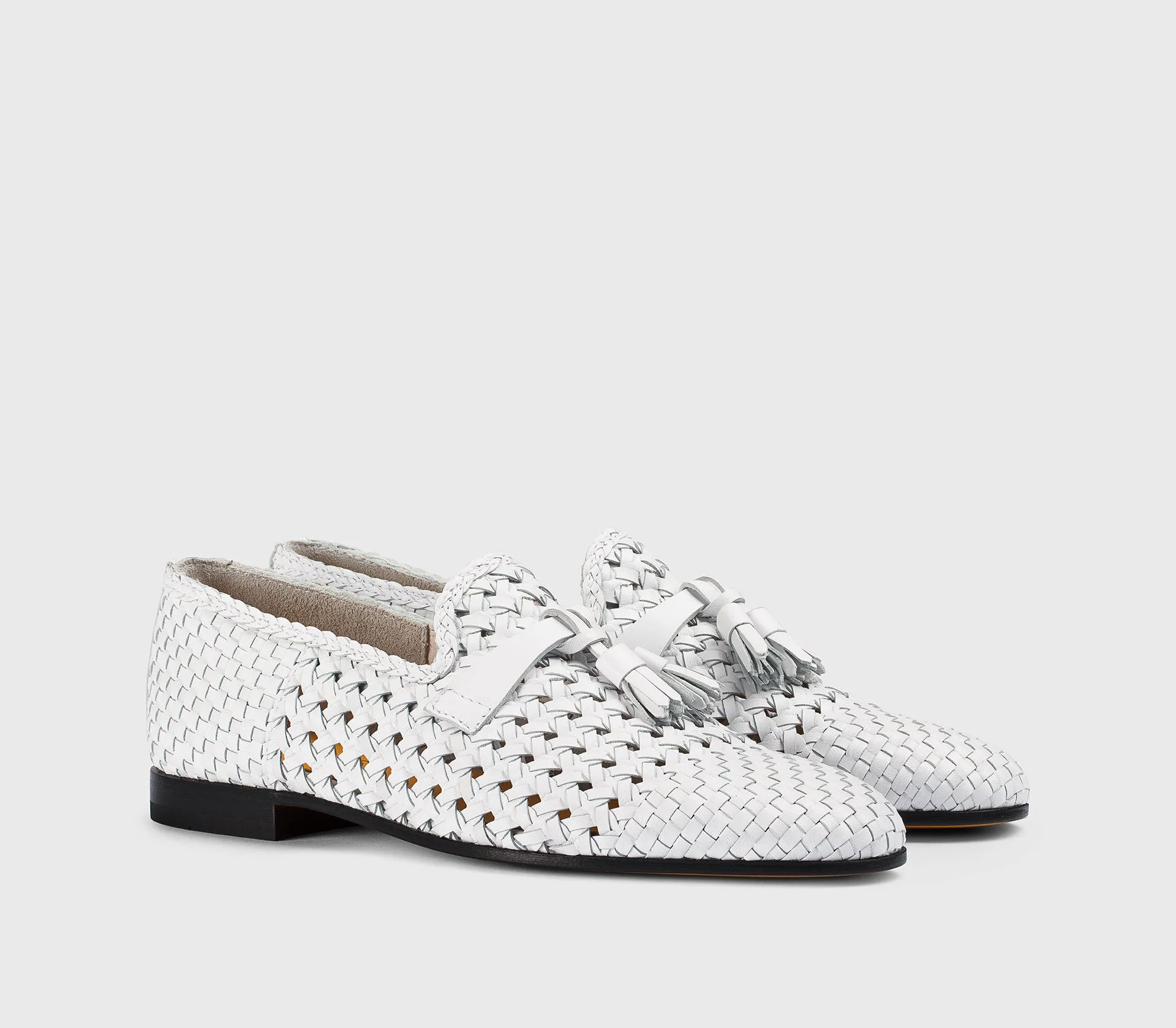 DD8875MEGNUZ280NW00 - Mocassino con nappine in pelle traforata bianco sold by Doucal's product image thumbnail 3
