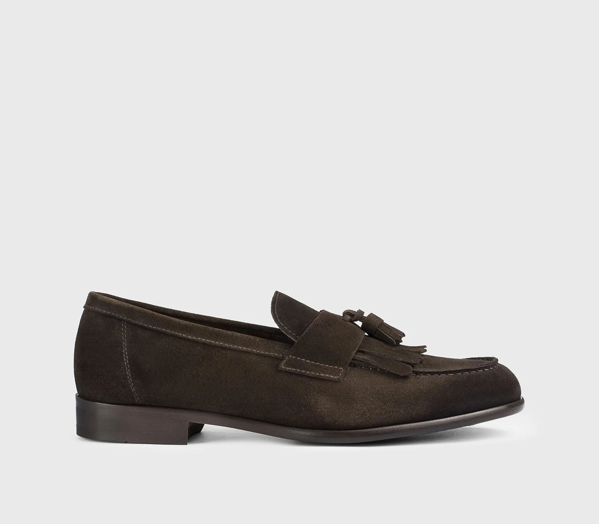 DU3399STRAUY260TM23 - Mocassino con nappine e frangia in suede marrone "terre" sold by Doucal's