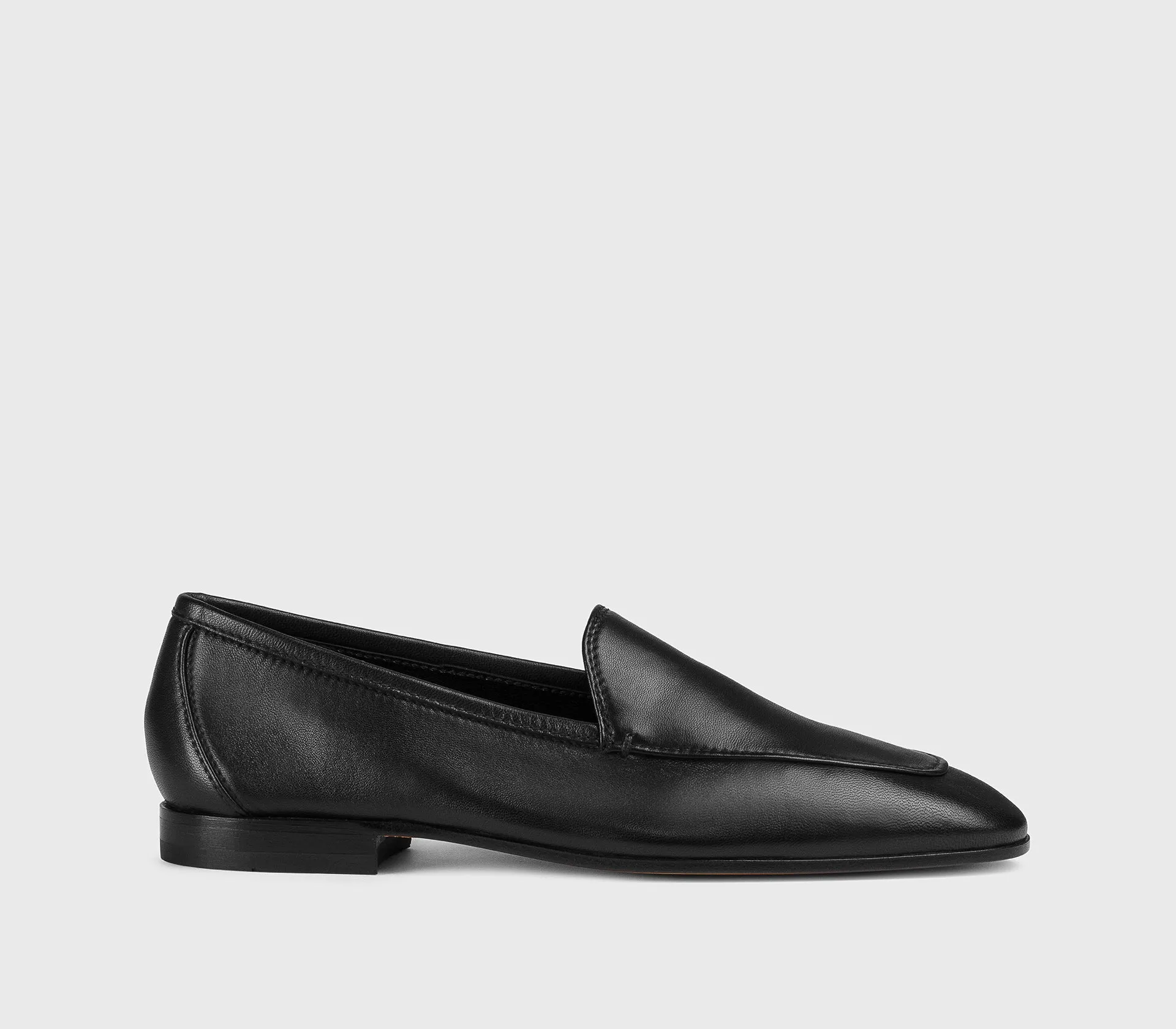 DD8879MEGNUZ279NN00 - Mocassino in pelle nero sold by Doucal's